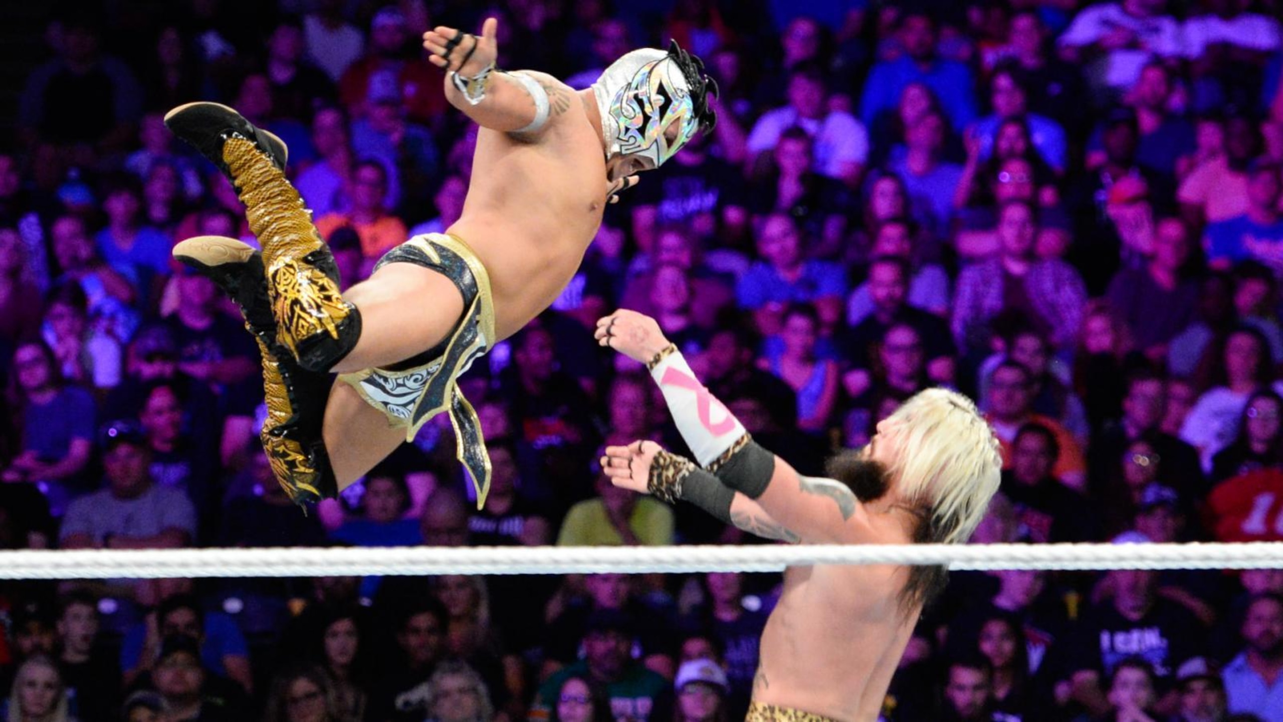 Kalisto taking out Amore with a high cross body.
