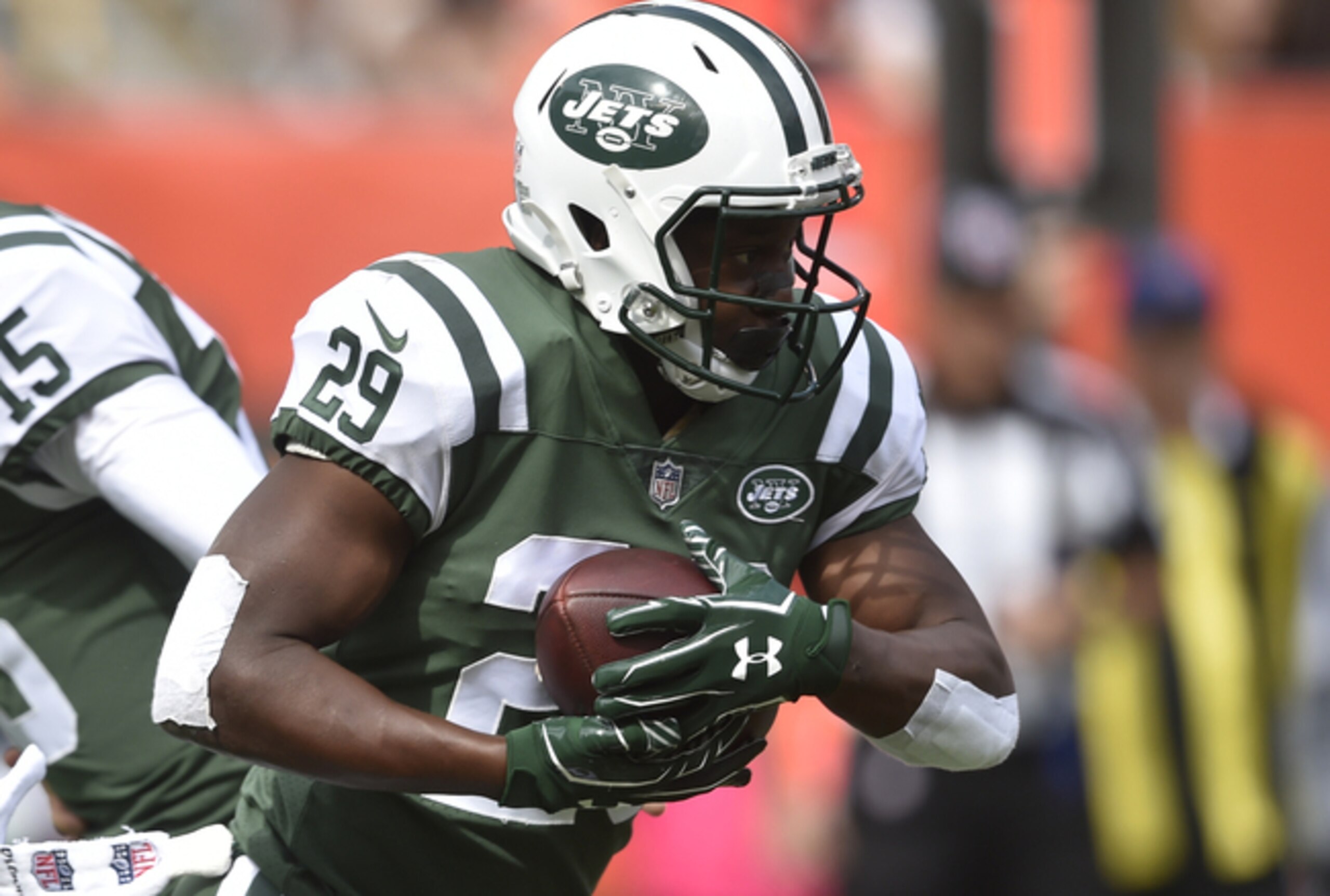 Bilal Powell returned from a calf injury to make the Jets a three-headed backfield headache.