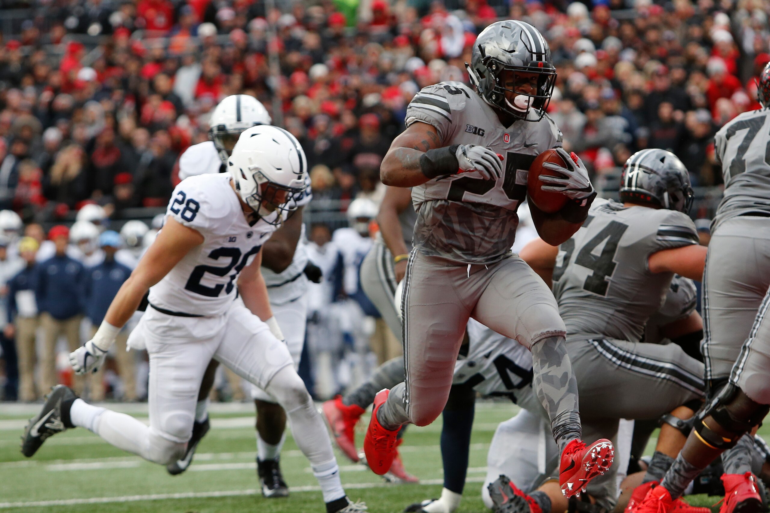 Mike Weber scores a TD for Ohio State