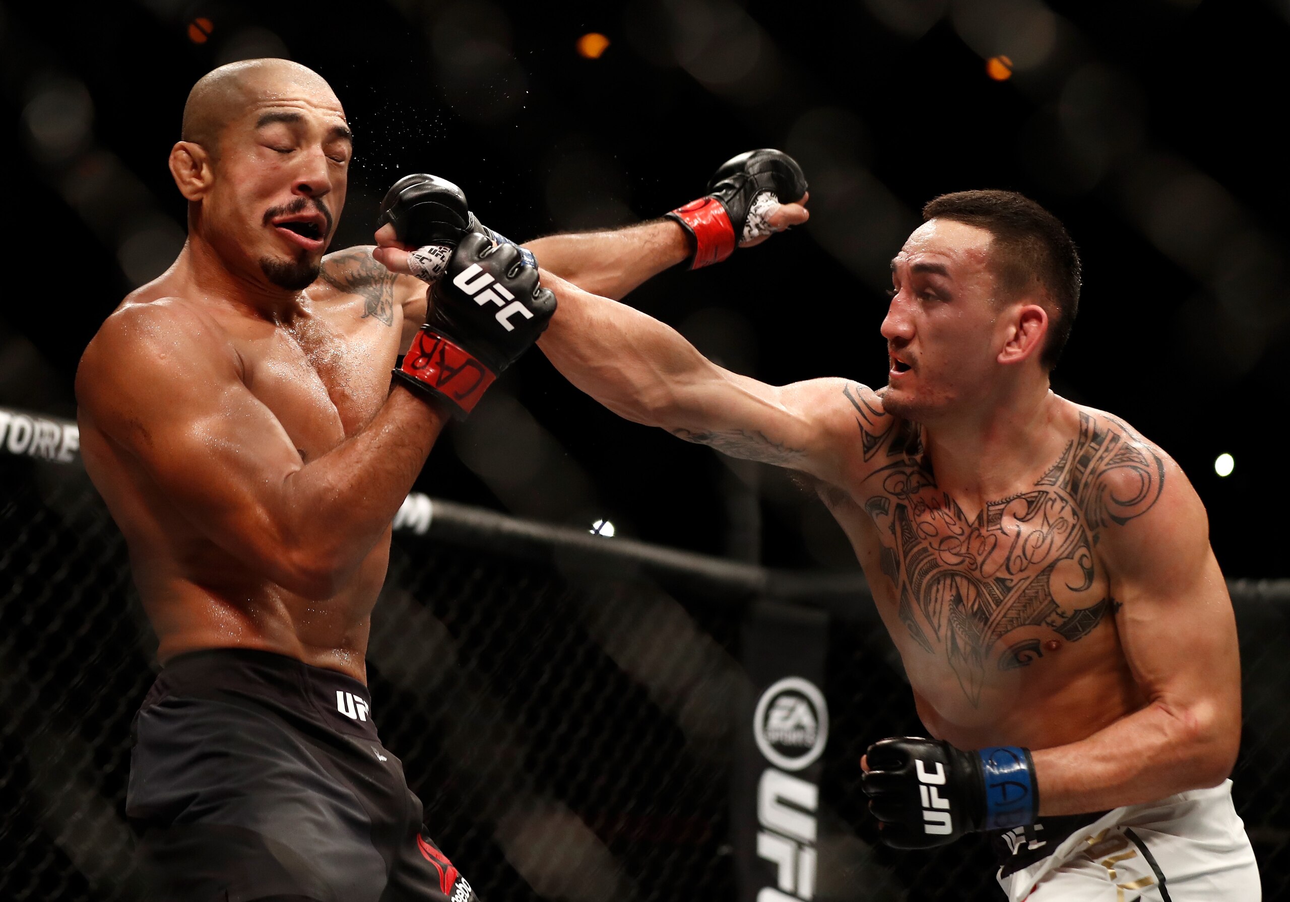 Jose Aldo (left) and Max Holloway in their first encounter.