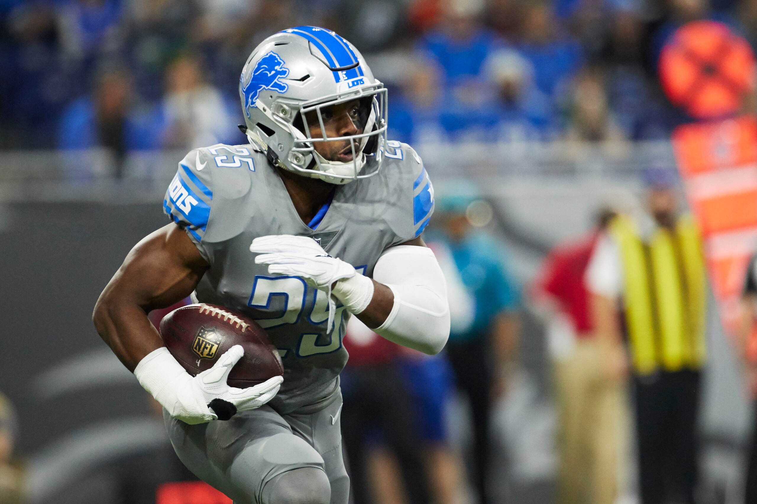The Lions are sticking with Theo Riddick.
