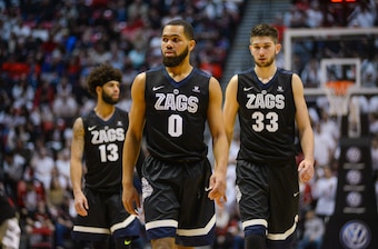 Silas Melson (0), Killian Tillie (33) and Josh Perkins (13)