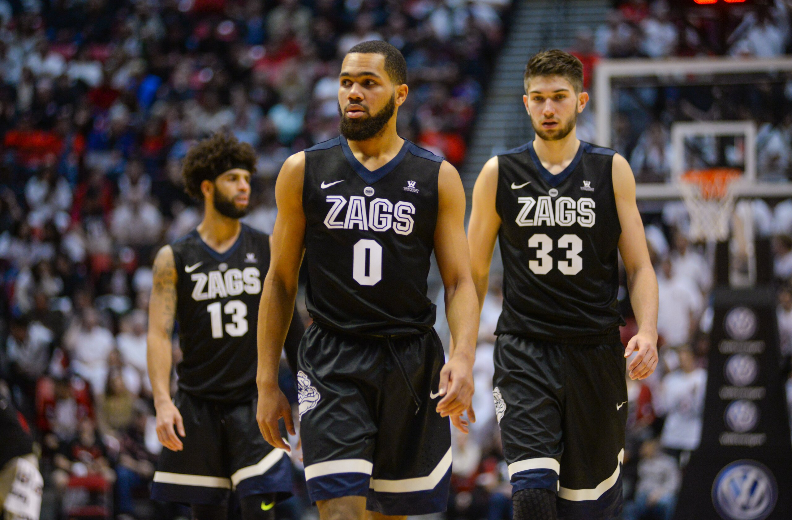 Silas Melson (0), Killian Tillie (33) and Josh Perkins (13)
