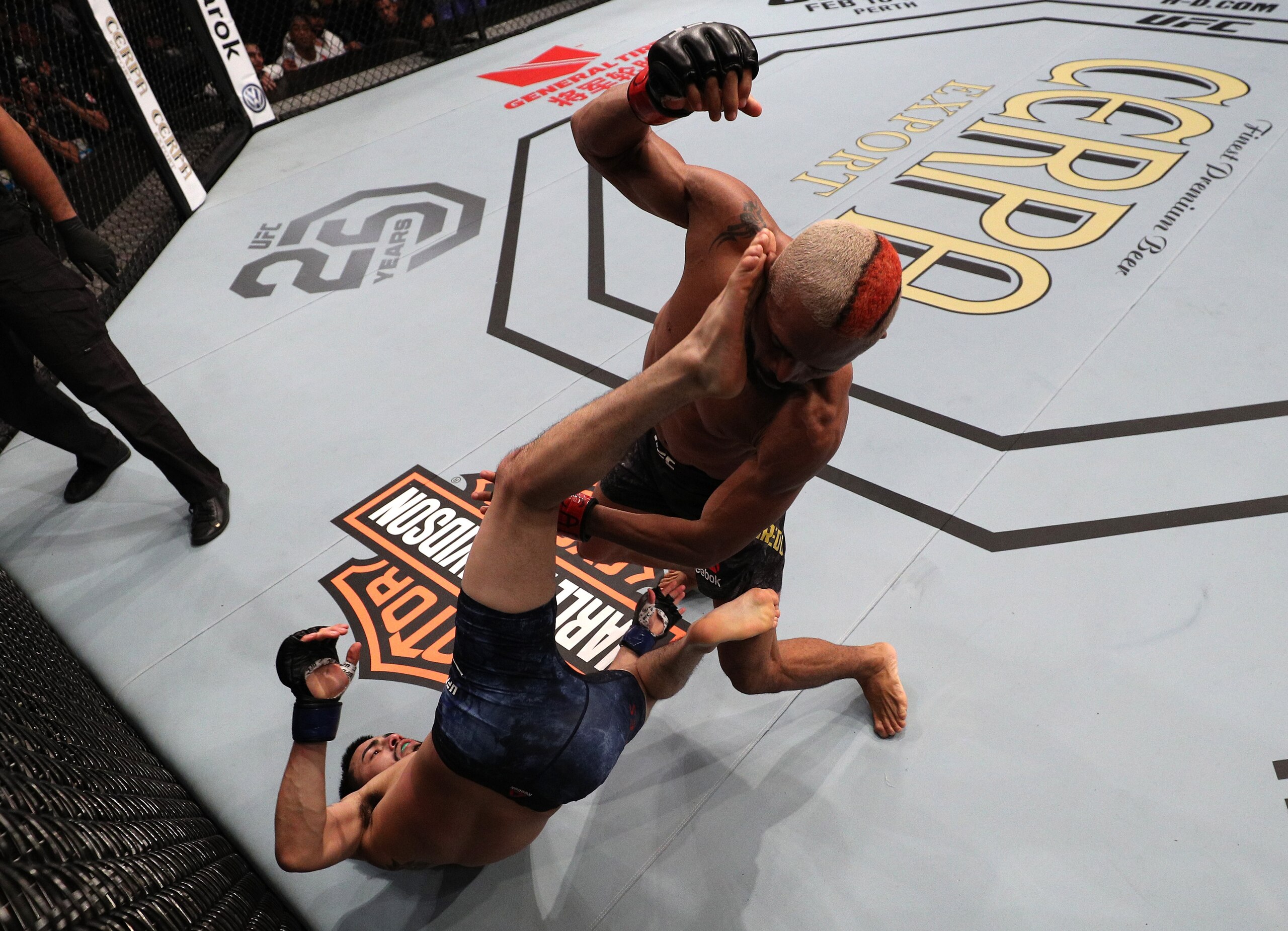 Deiveson Figueiredo took a knockout victory in the evening's first bout.