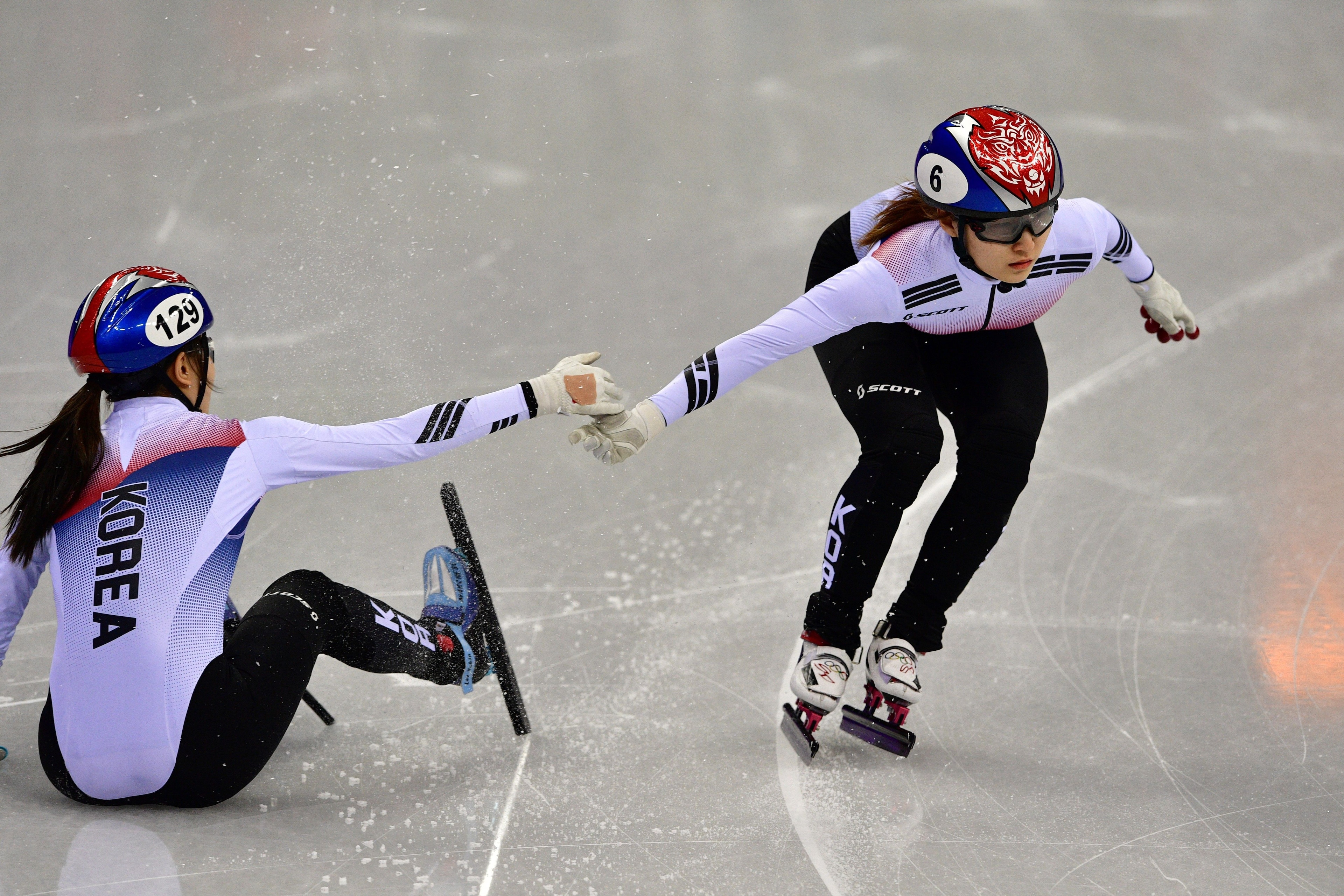 Lee Yubin (129) and Choi Minjeong (6)