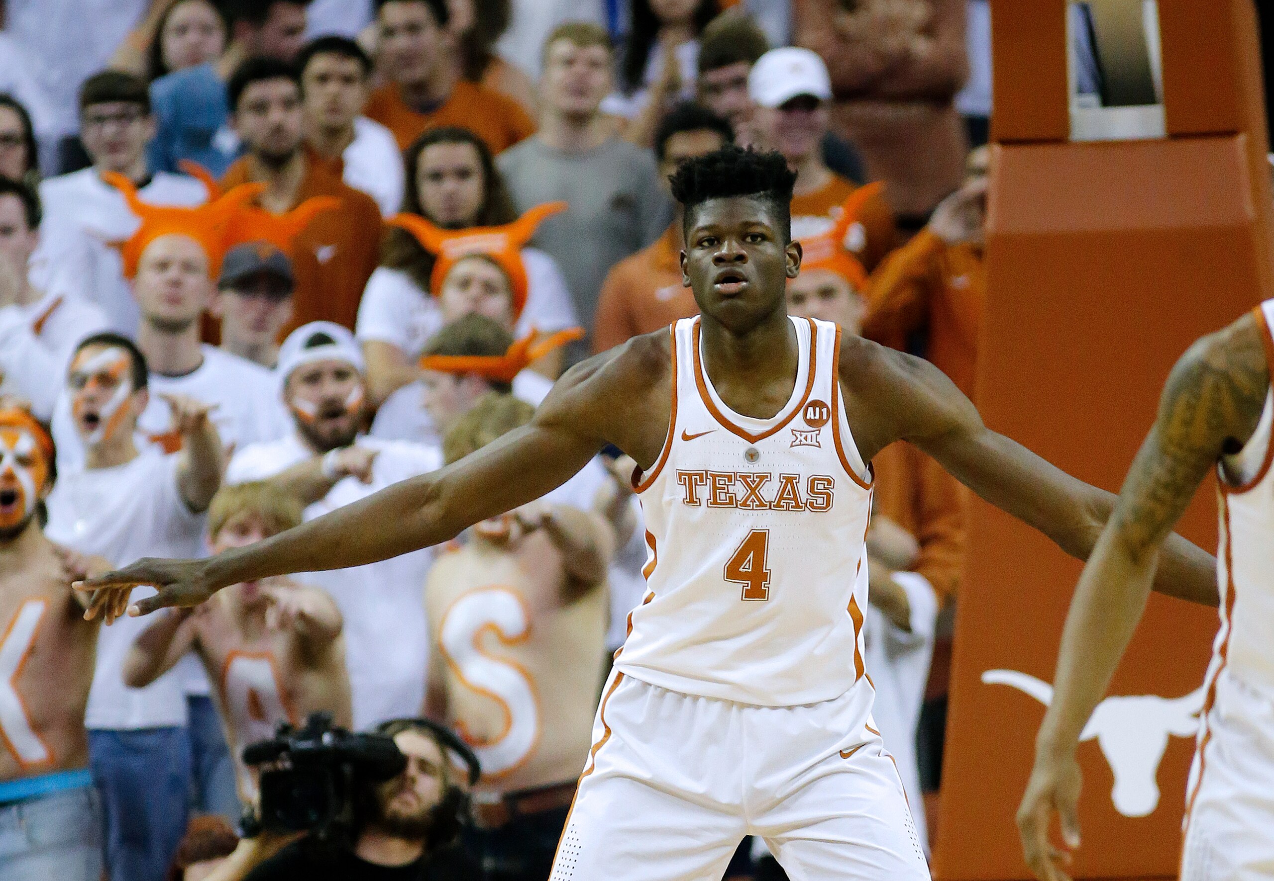 AUSTIN, TX - FEBRUARY 12: Mohamed Bamba #4 of the Texas Longhorns plays defense against the Baylor Bears at the Frank Erwin Center on February  12, 2018 in Austin, Texas. (Photo by Chris Covatta/Getty Images)