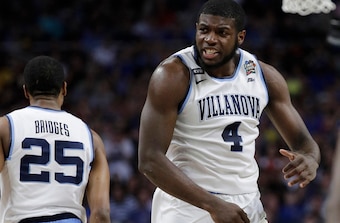 Mikal Bridges (25) and Eric Paschall (4)