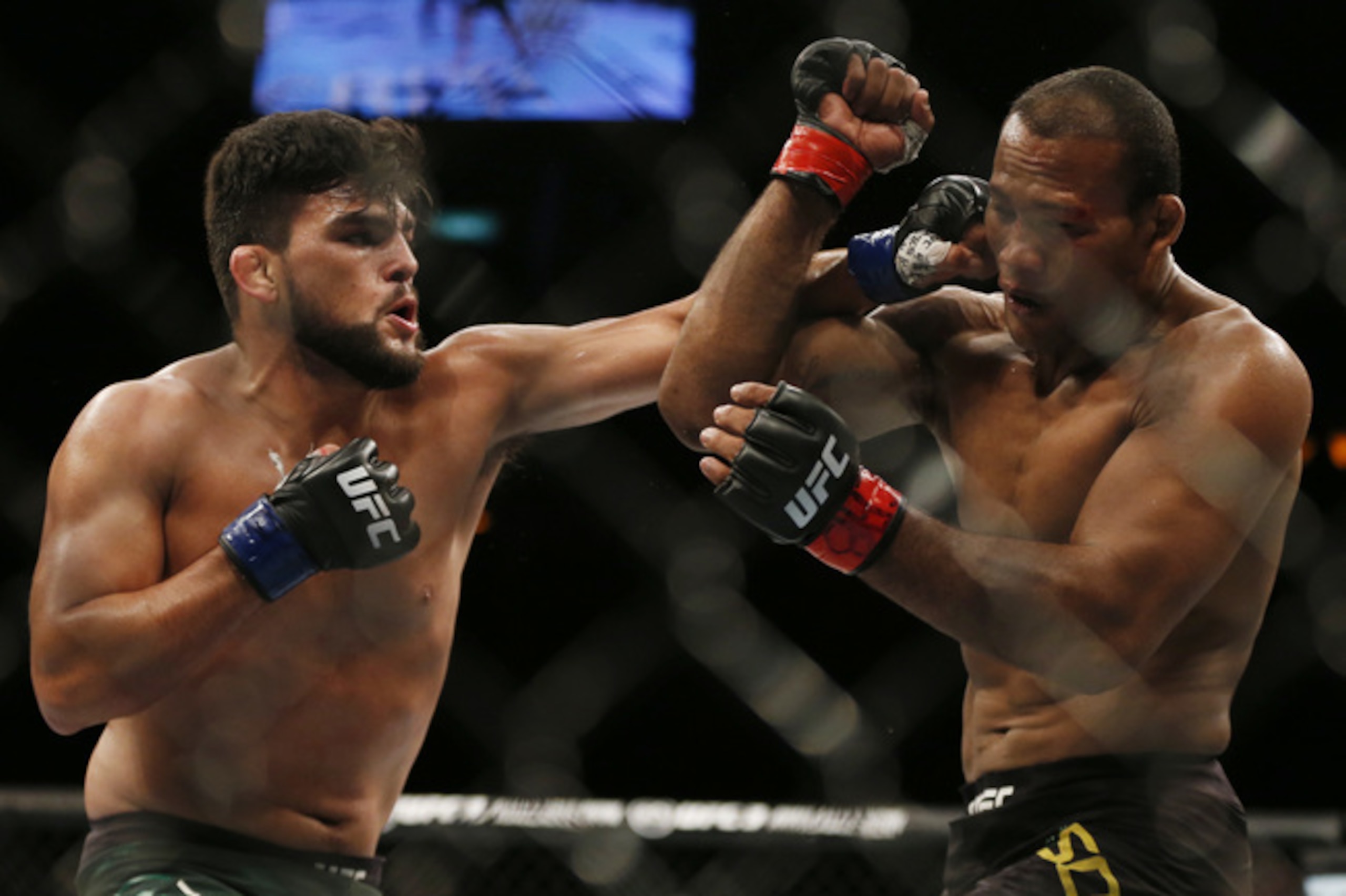 Kelvin Gastelum (left) and Ronaldo "Jacare" Souza.