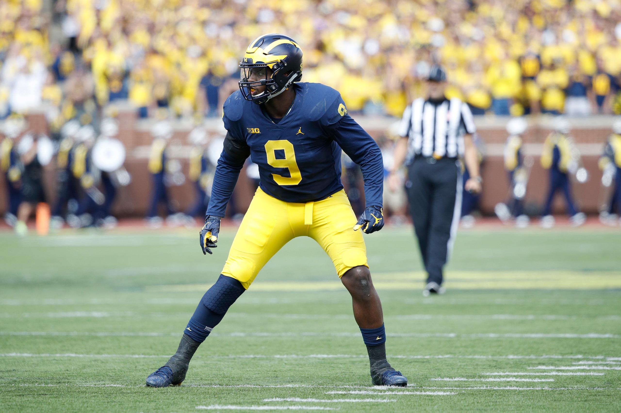Michigan linebacker Mike McCray on the field against Cincinnati