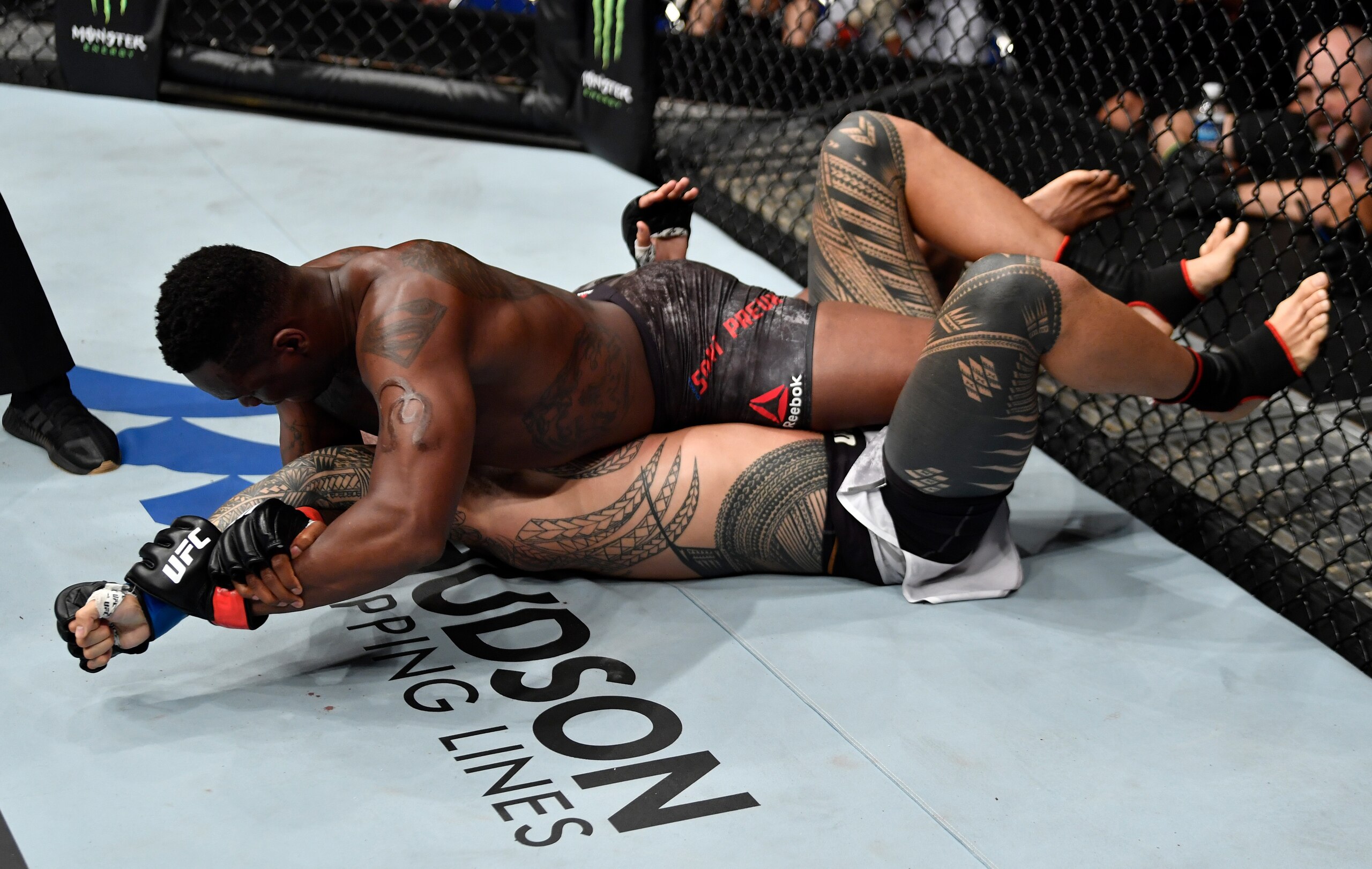 Ovince Saint Preux torques Tyson Pedro.
