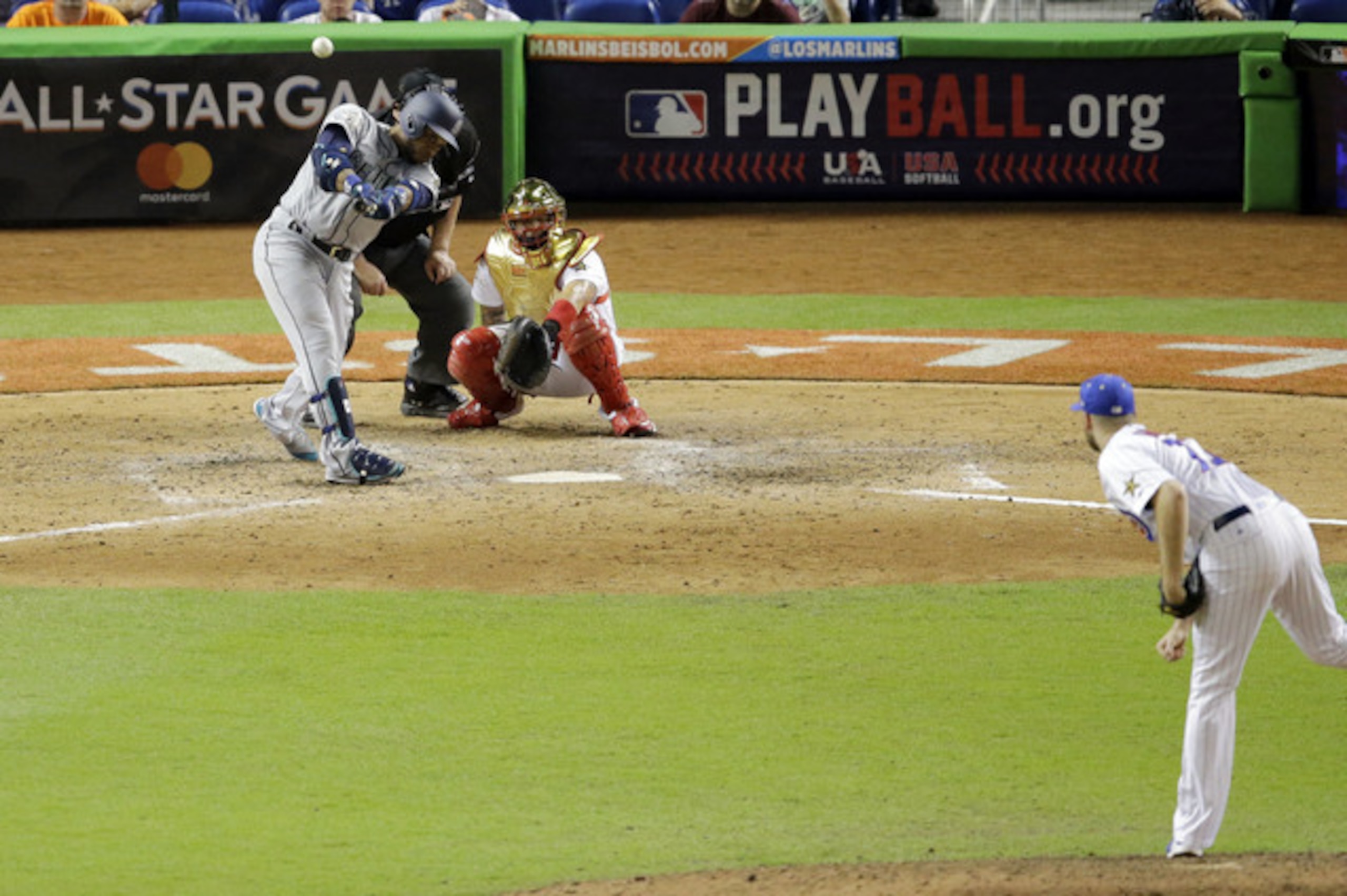 Robinson Cano homers in the 2017 All-Star Game.