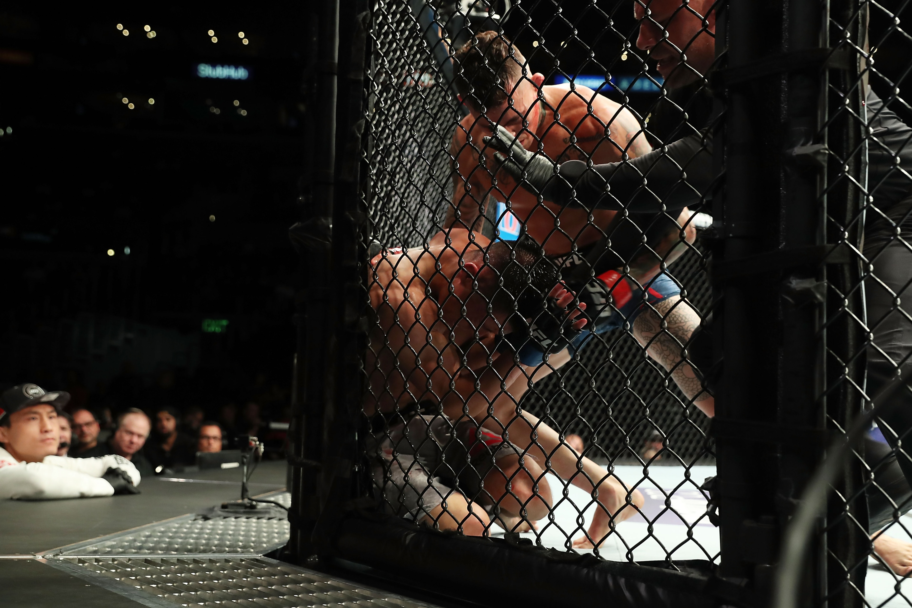 Marlon Vera (top) finishes his knockout of Wuliji Buren