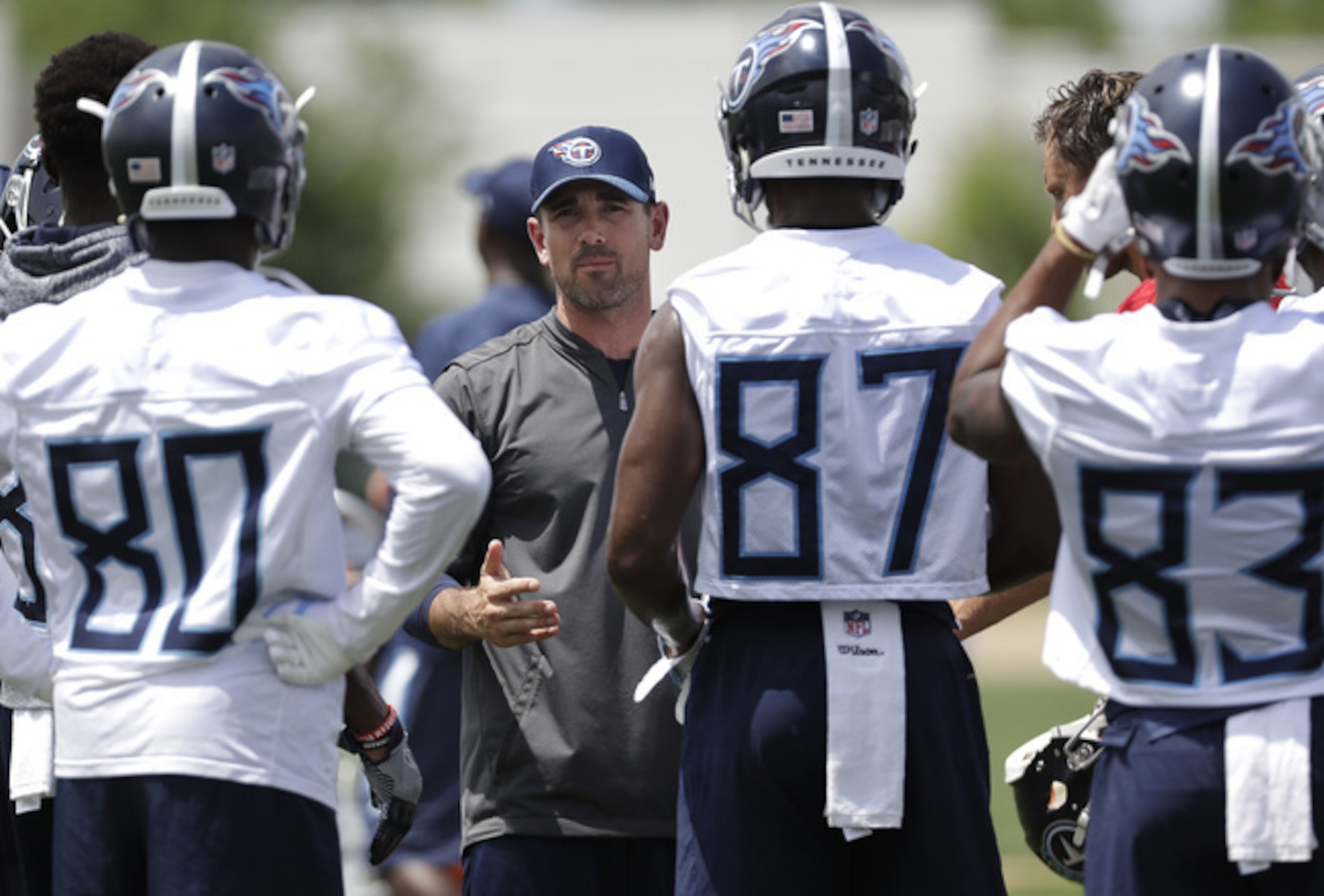 Tennessee Titans offensive coordinator Matt LaFleur speaks to his wide receivers.