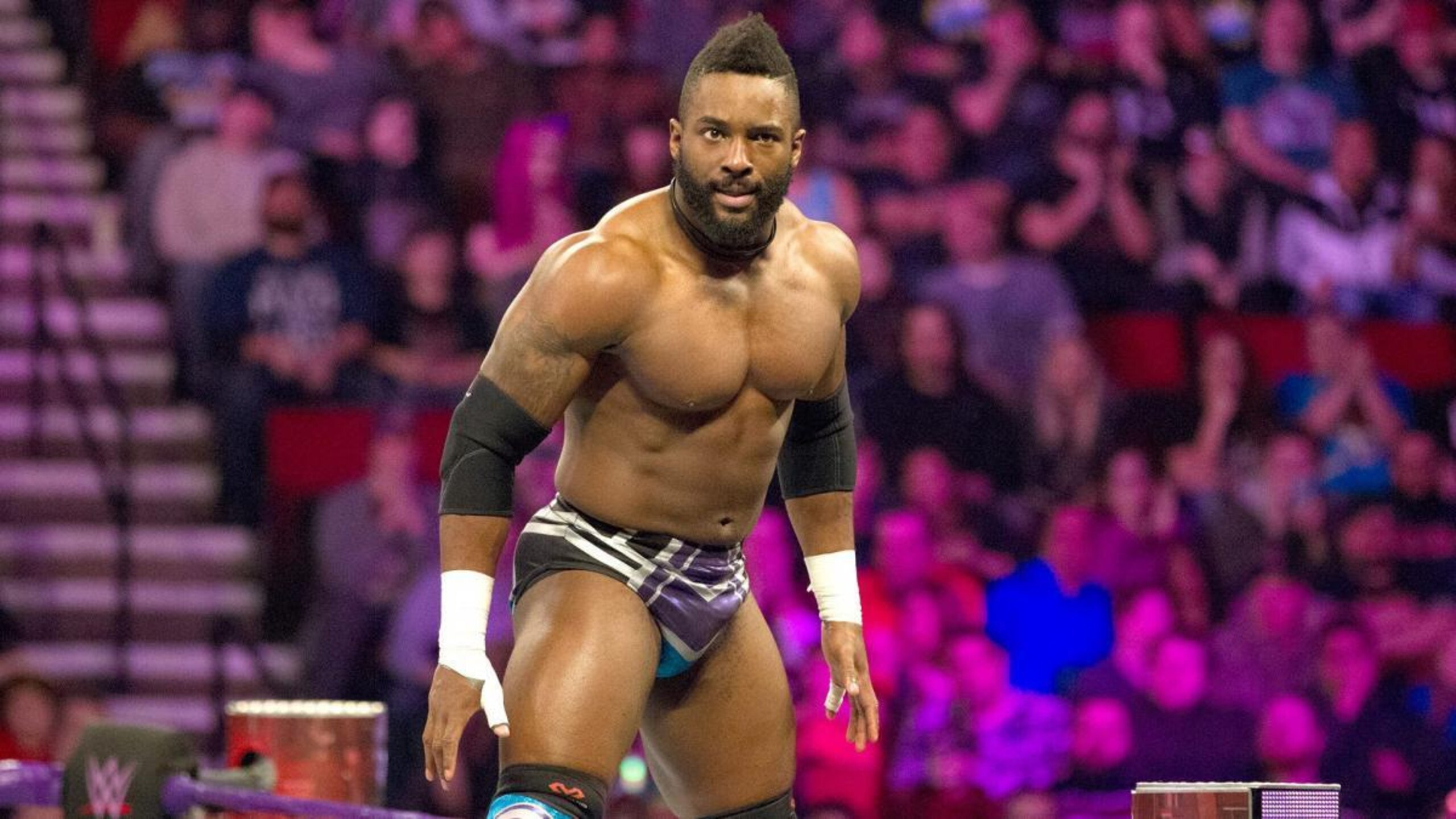 Cedric Alexander posing for the crowd.