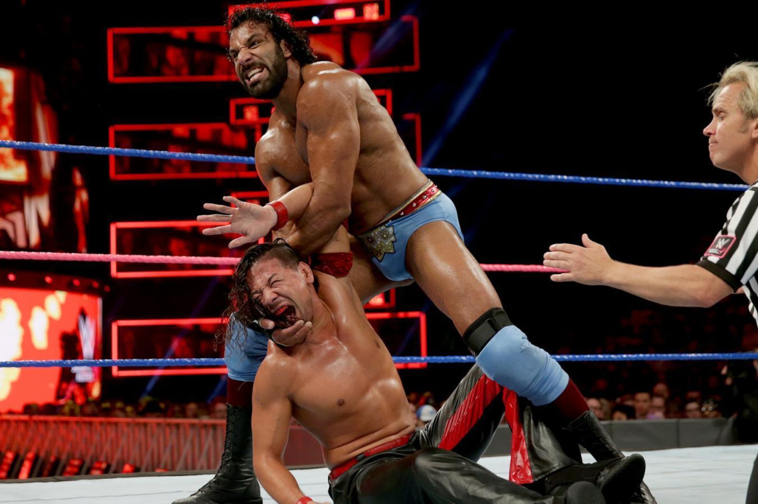 Jinder Mahal and Shinsuke Nakamura had an underwhelming encounter for the WWE Championship at Hell in a Cell 2017.