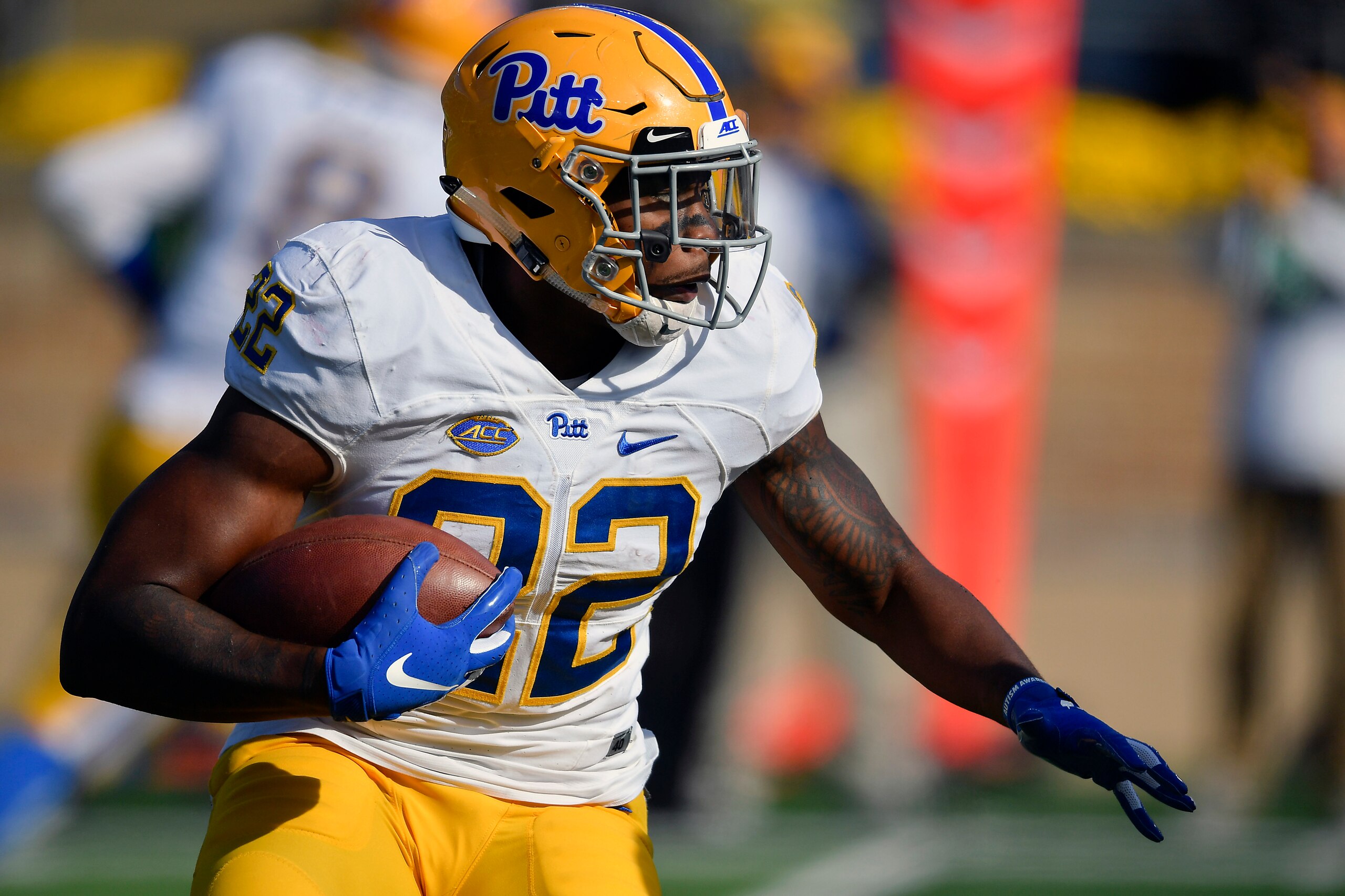 Pitt RB Darrin Hall