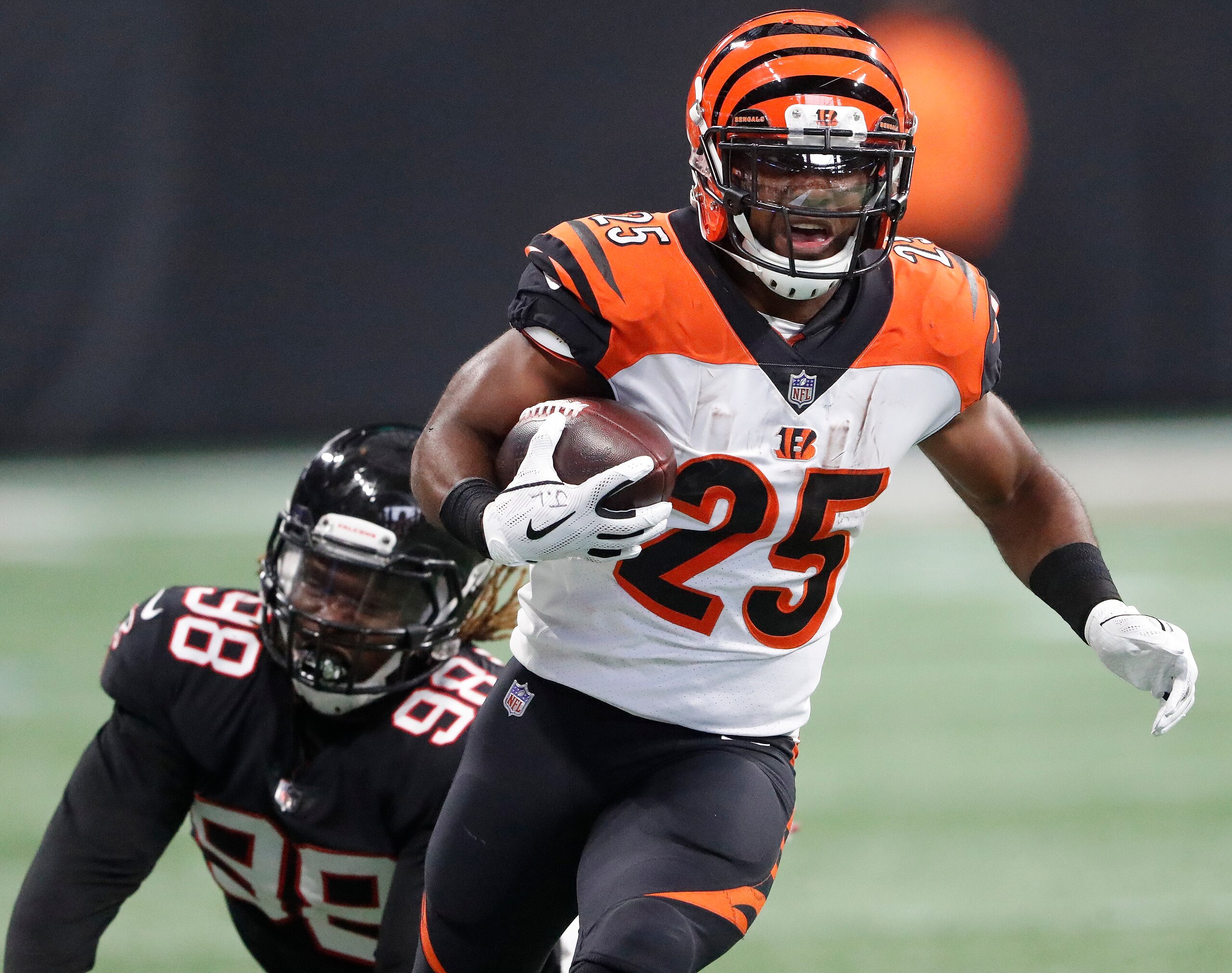 Giovani Bernard is a proven handcuff for Joe Mixon.