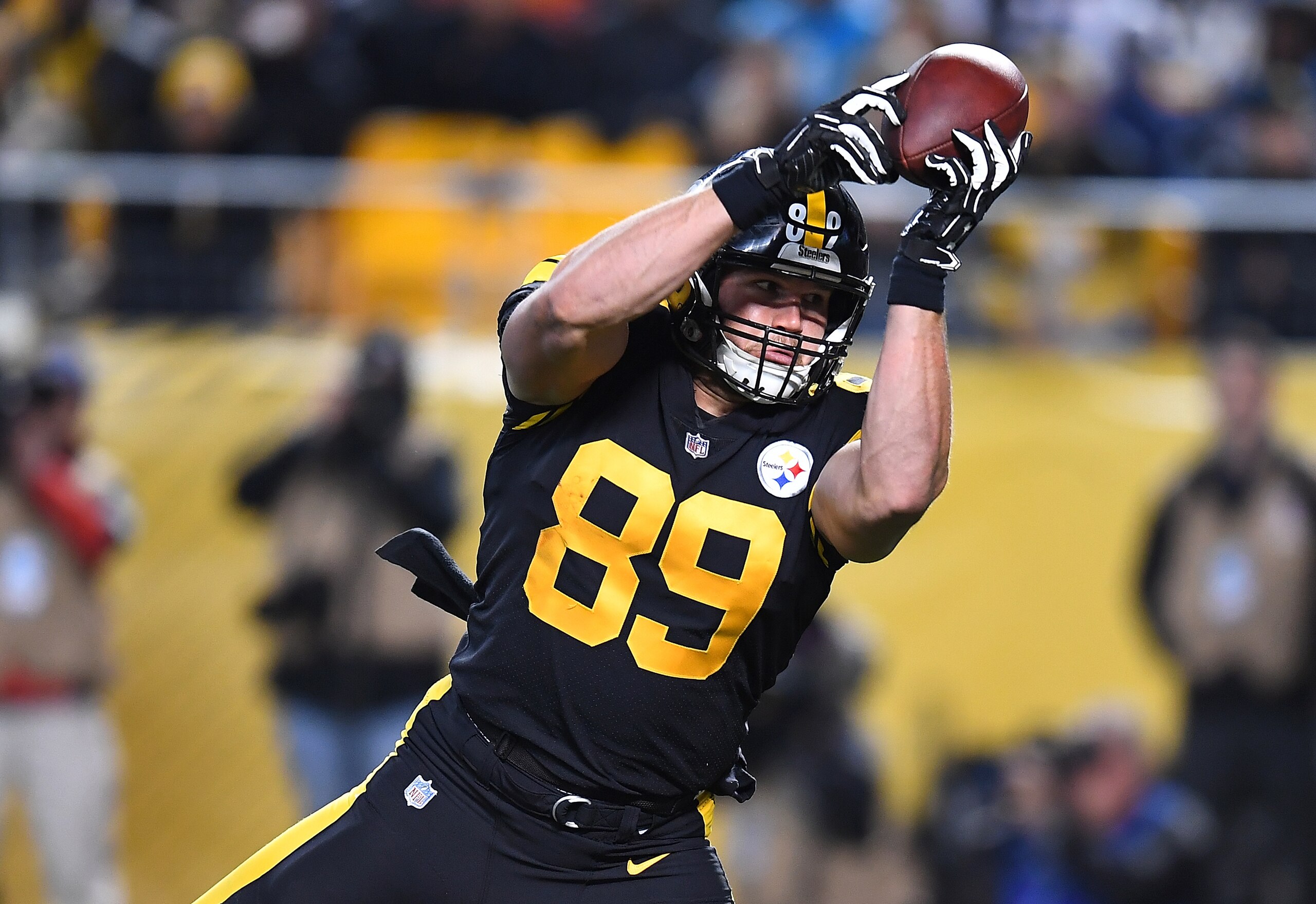 Vance McDonald could be the latest tight end to feast on the Raiders.