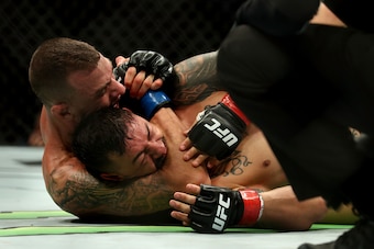 Renato Moicano chokes out Cub Swanson.