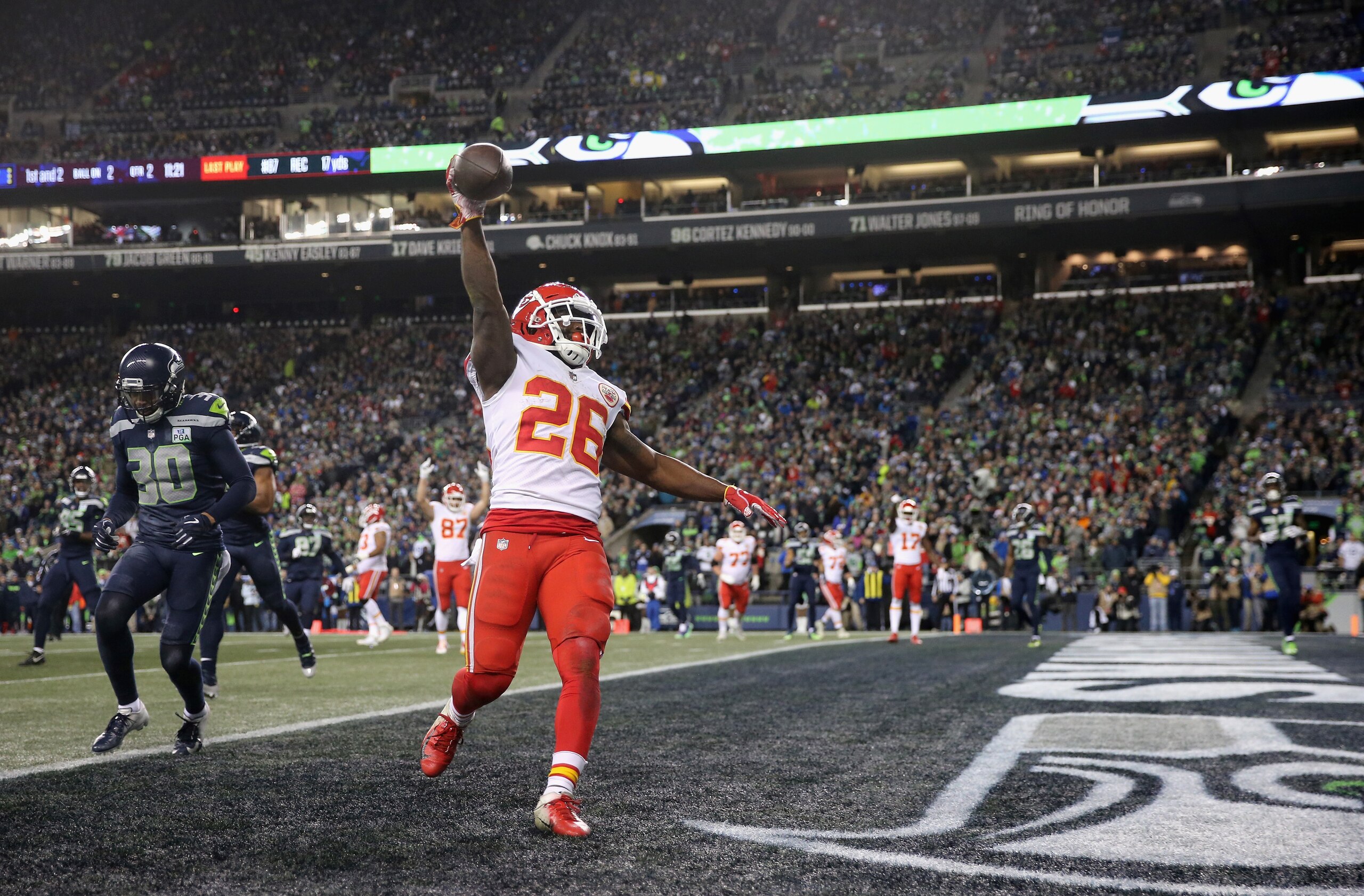 The Chiefs should stick with Damien Williams even if Spencer Ware is healthy enough to play.