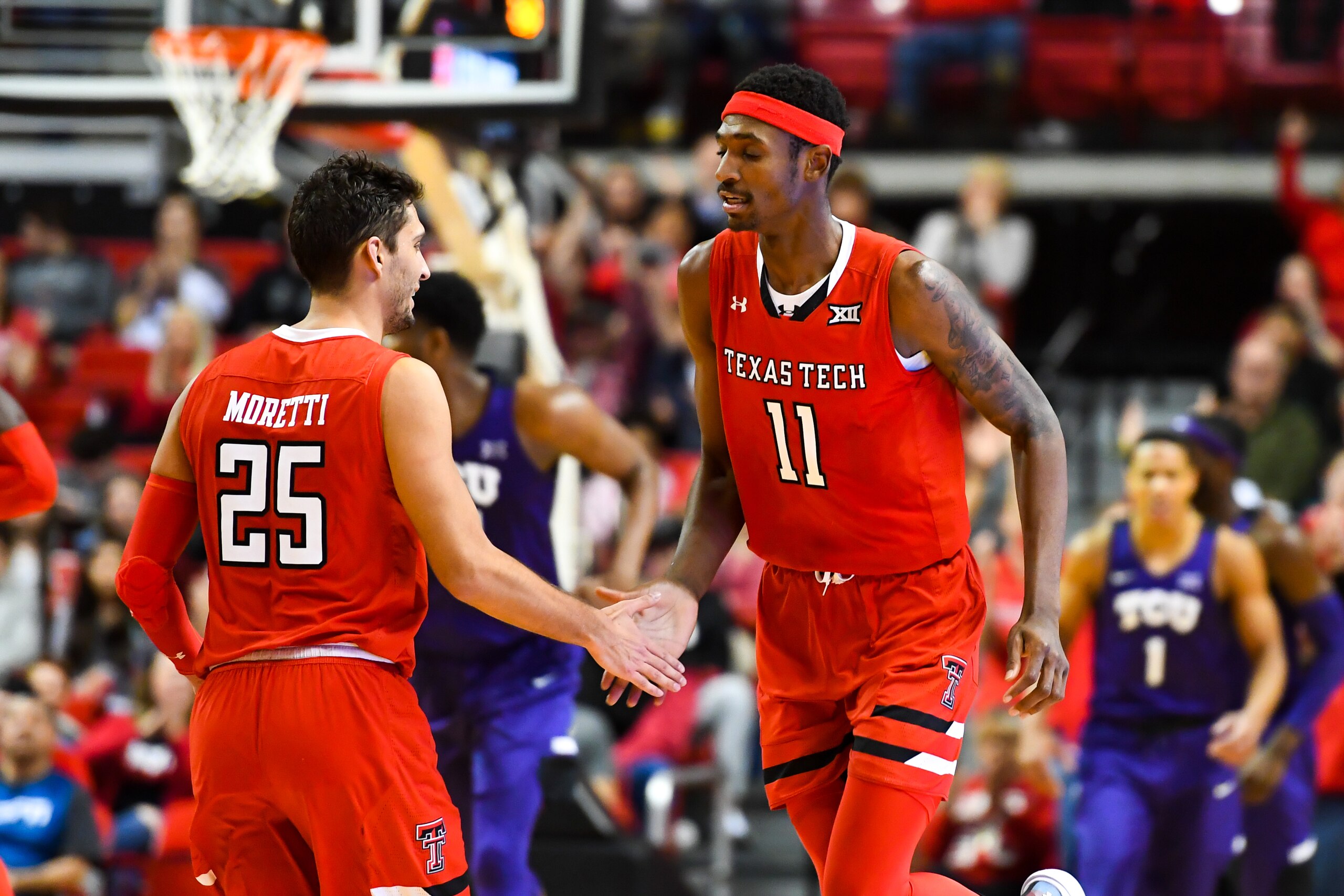 Tariq Owens (11) and Davide Moretti (25)