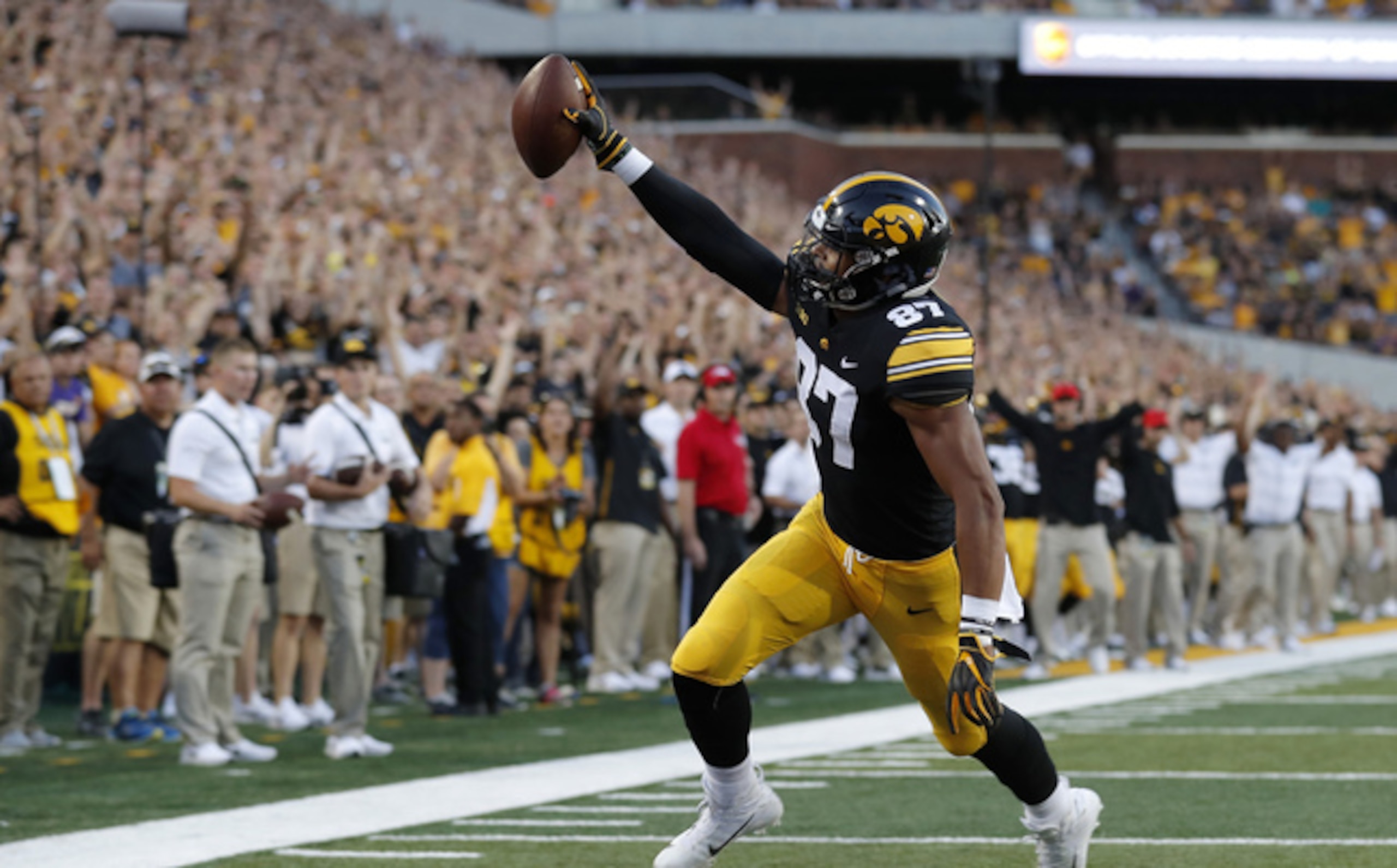 Iowa tight end Noah Fant