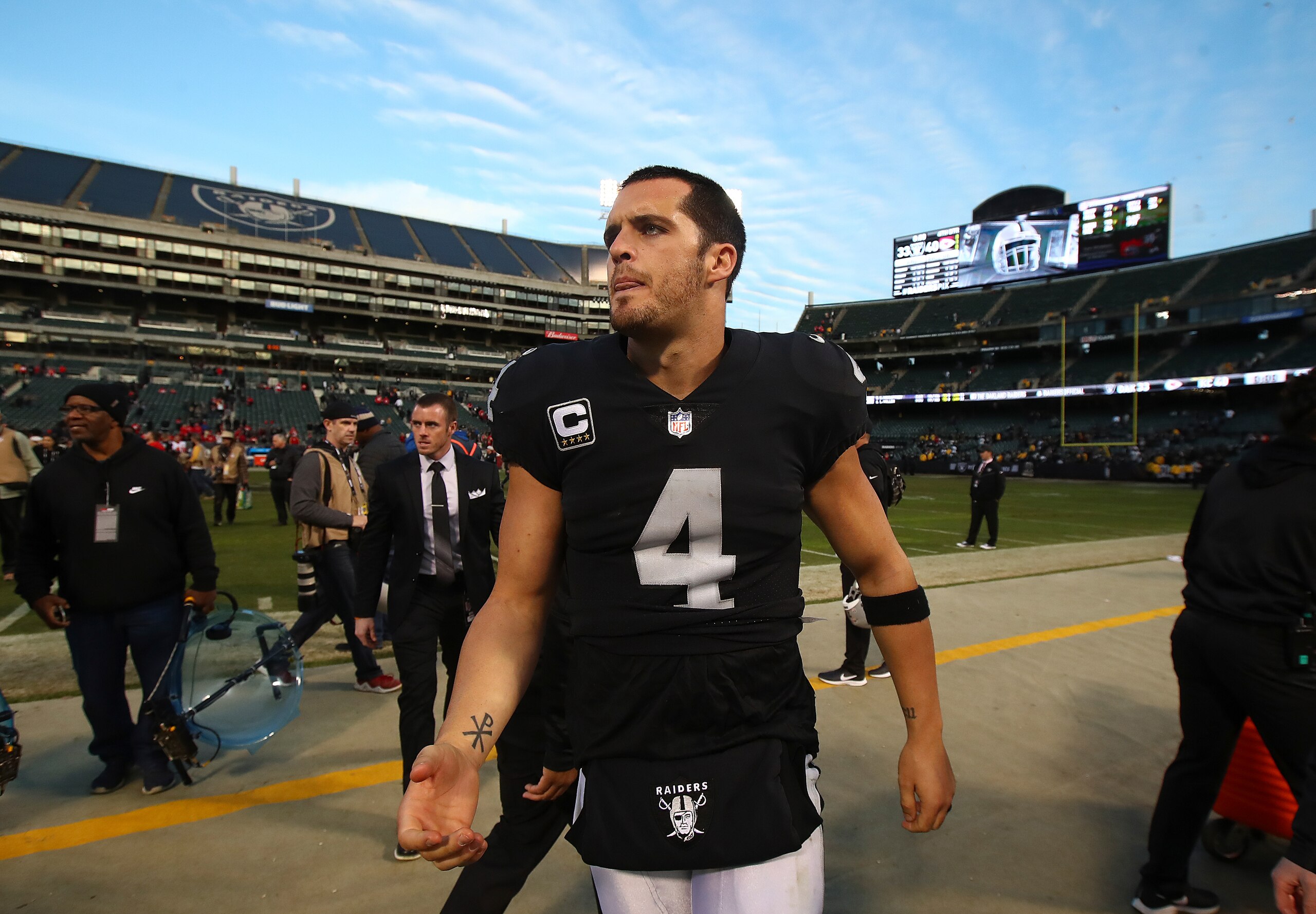 Oakland Raiders quarterback Derek Carr Oakland Raiders quarterback Derek Carr