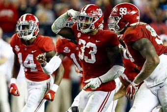 Alabama's Anfernee Jennings (33)