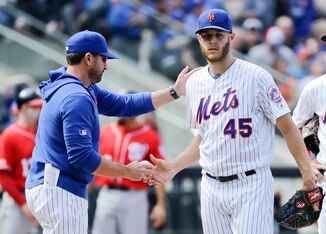 Mickey Callaway (left) and Zack Wheeler