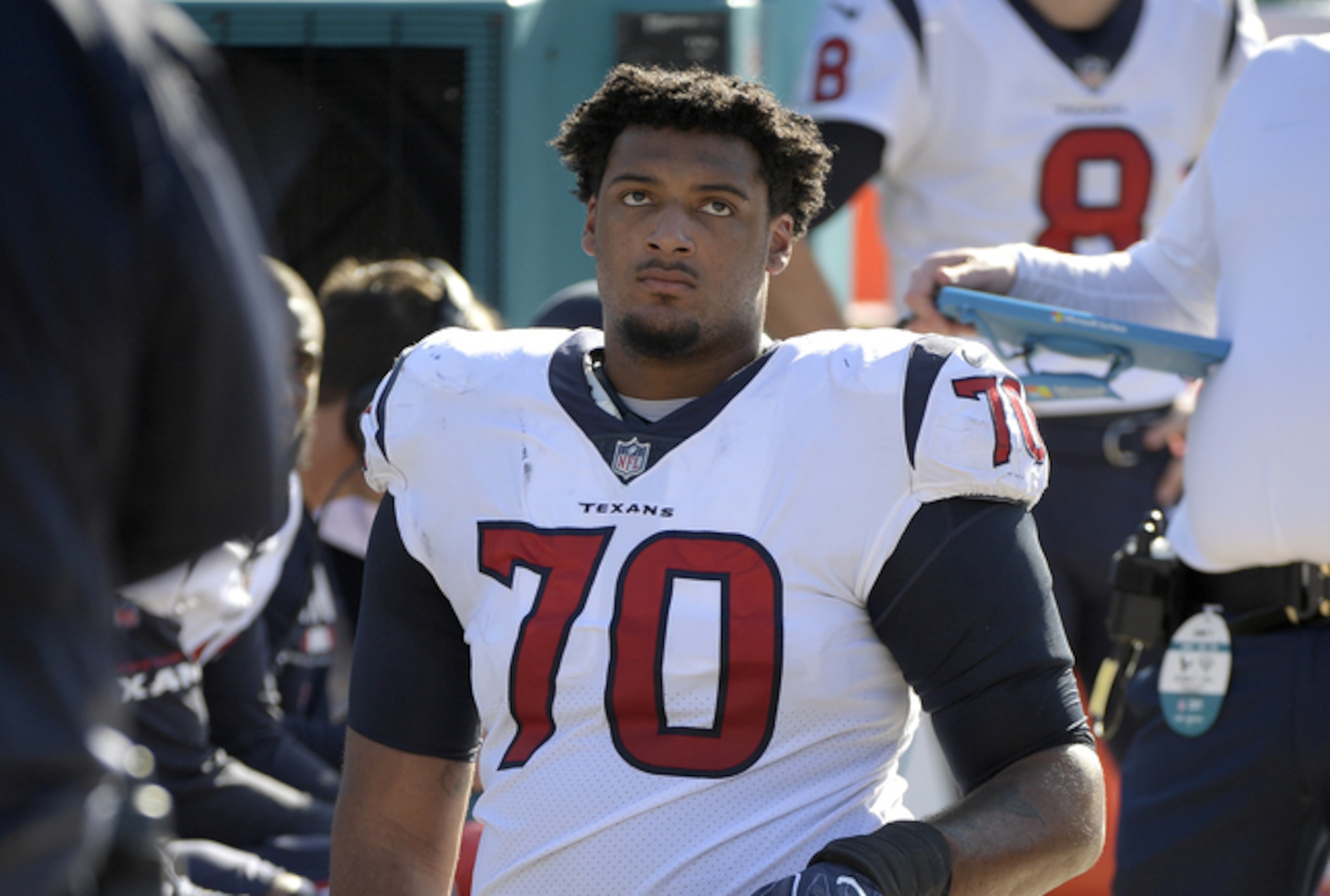 Julie'n Davenport was one of the worst offensive tackles in football last season.