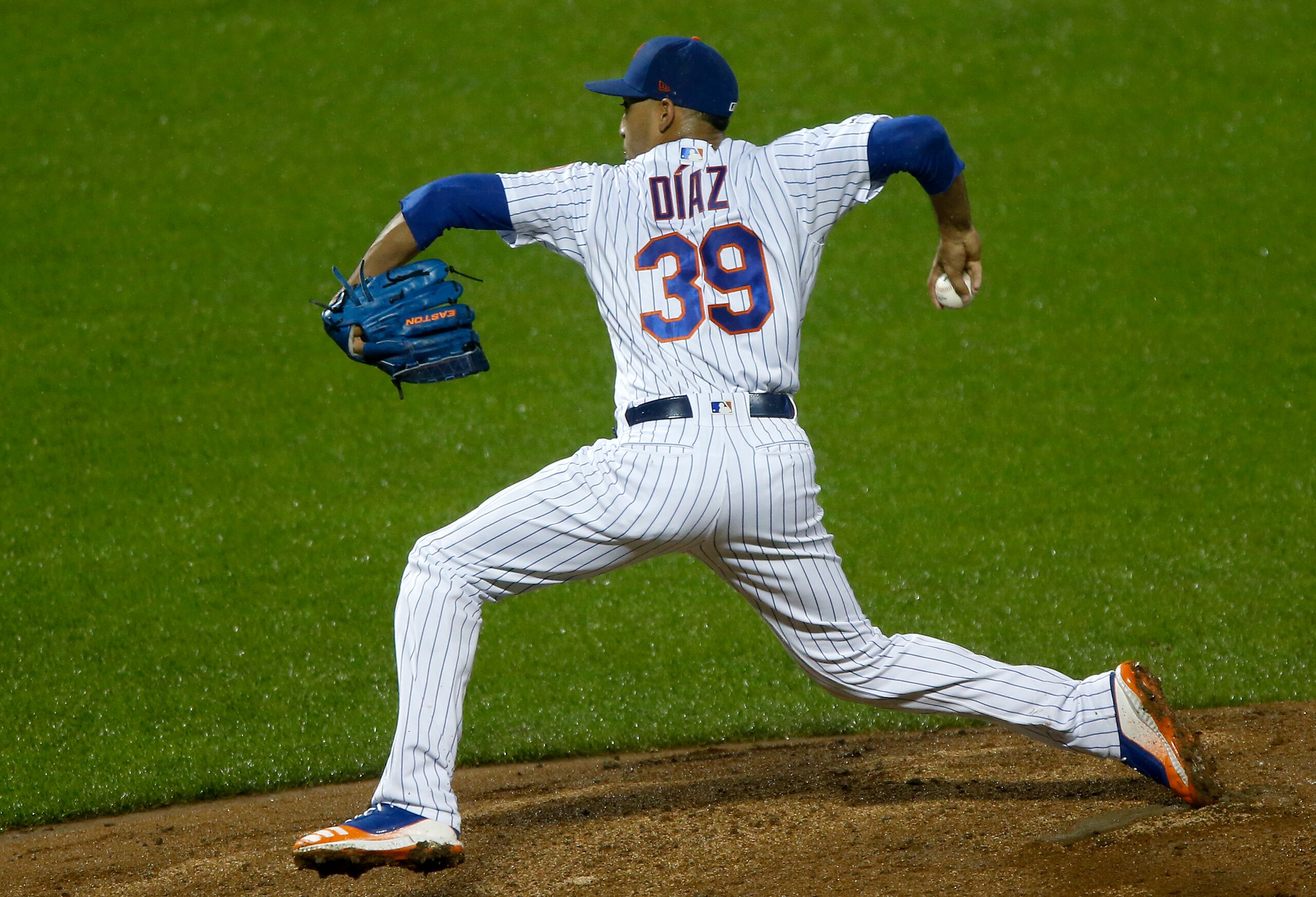 Adding Edwin Diaz would bolster the Dodgers' chances of returning to the World Series.