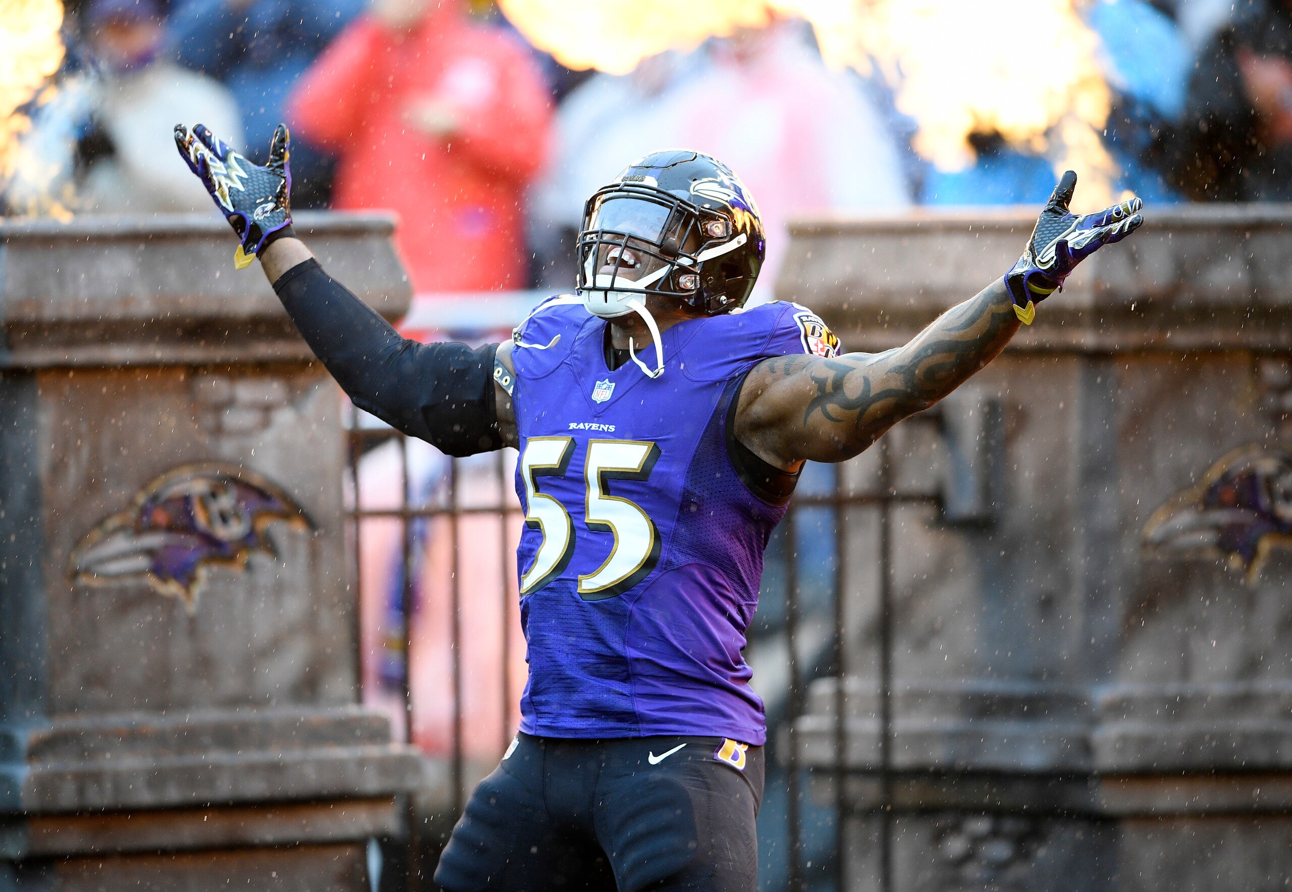Former Ravens LB Terrell Suggs