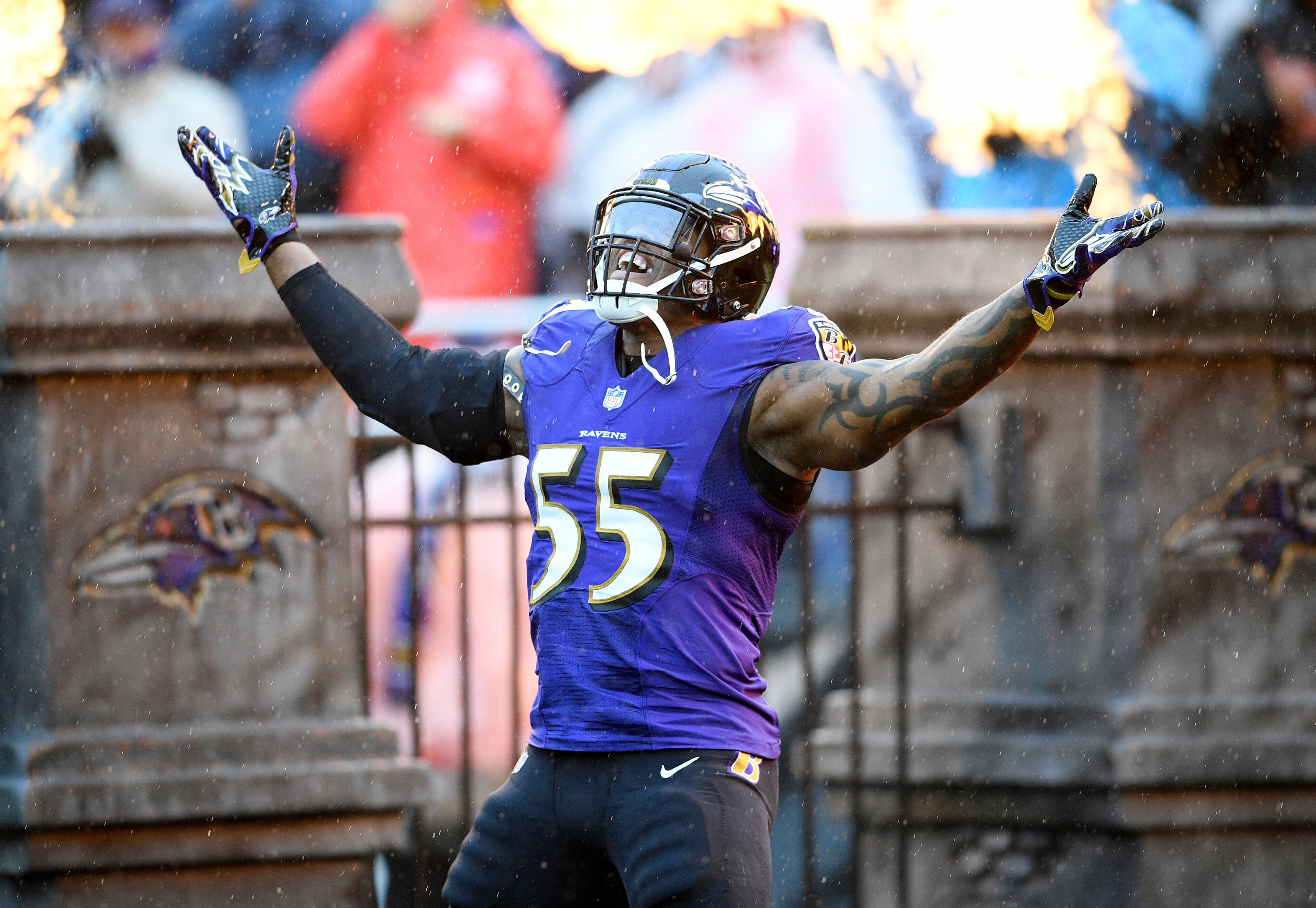 Former Ravens LB Terrell Suggs