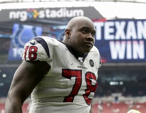 Texans OT Laremy Tunsil