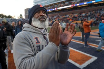 Illinois head coach Lovie Smith