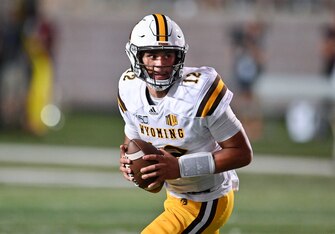 Wyoming quarterback Sean Chambers