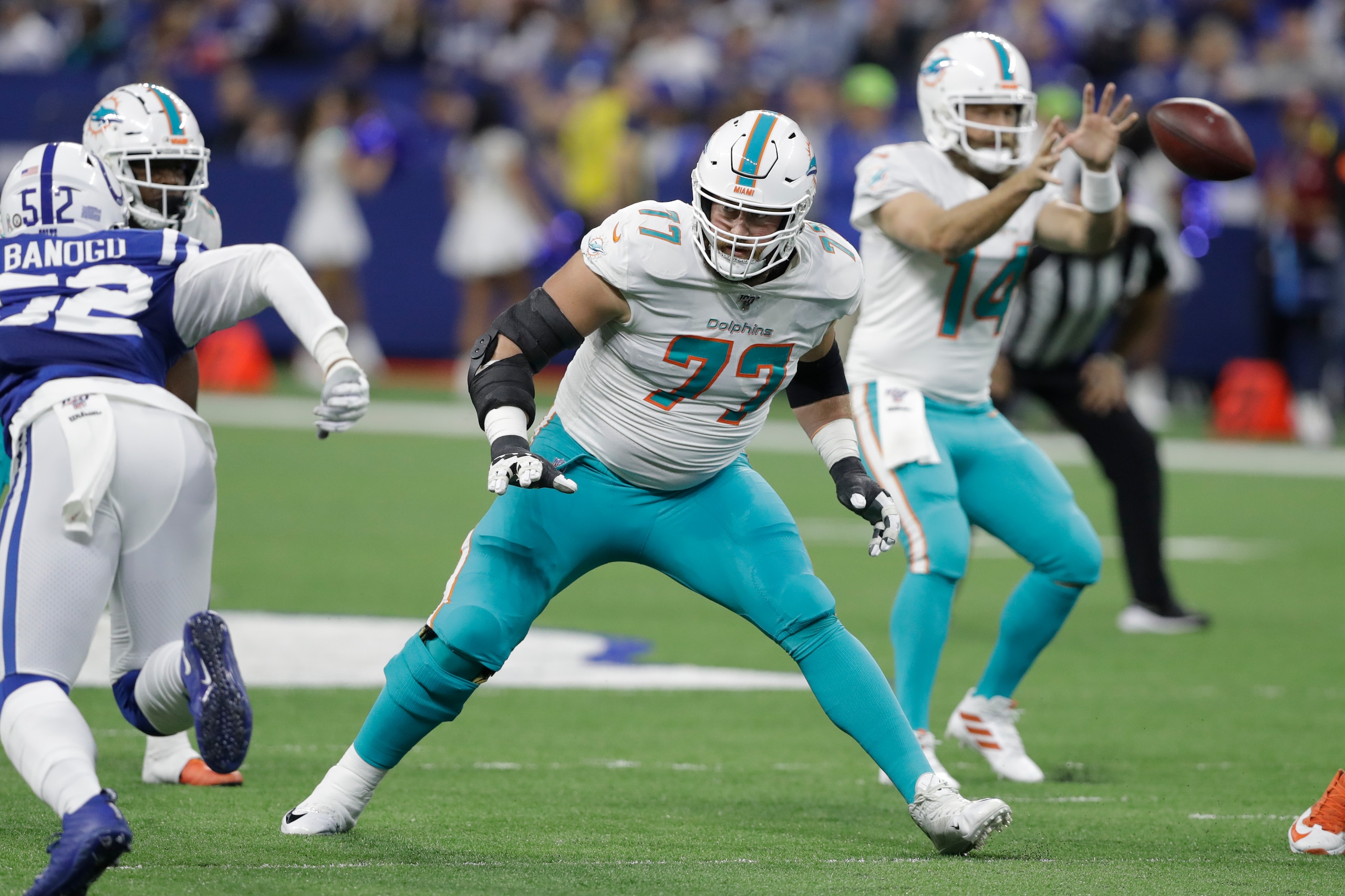 Miami Dolphins offensive lineman Jesse Davis