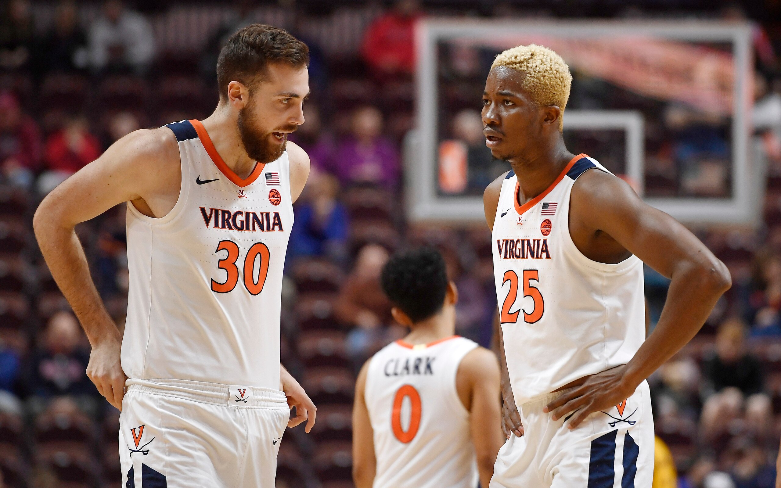 Jay Huff (30) and Mamadi Diakite (25)