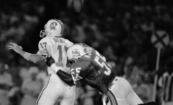 Steve DeBerg getting sacked.