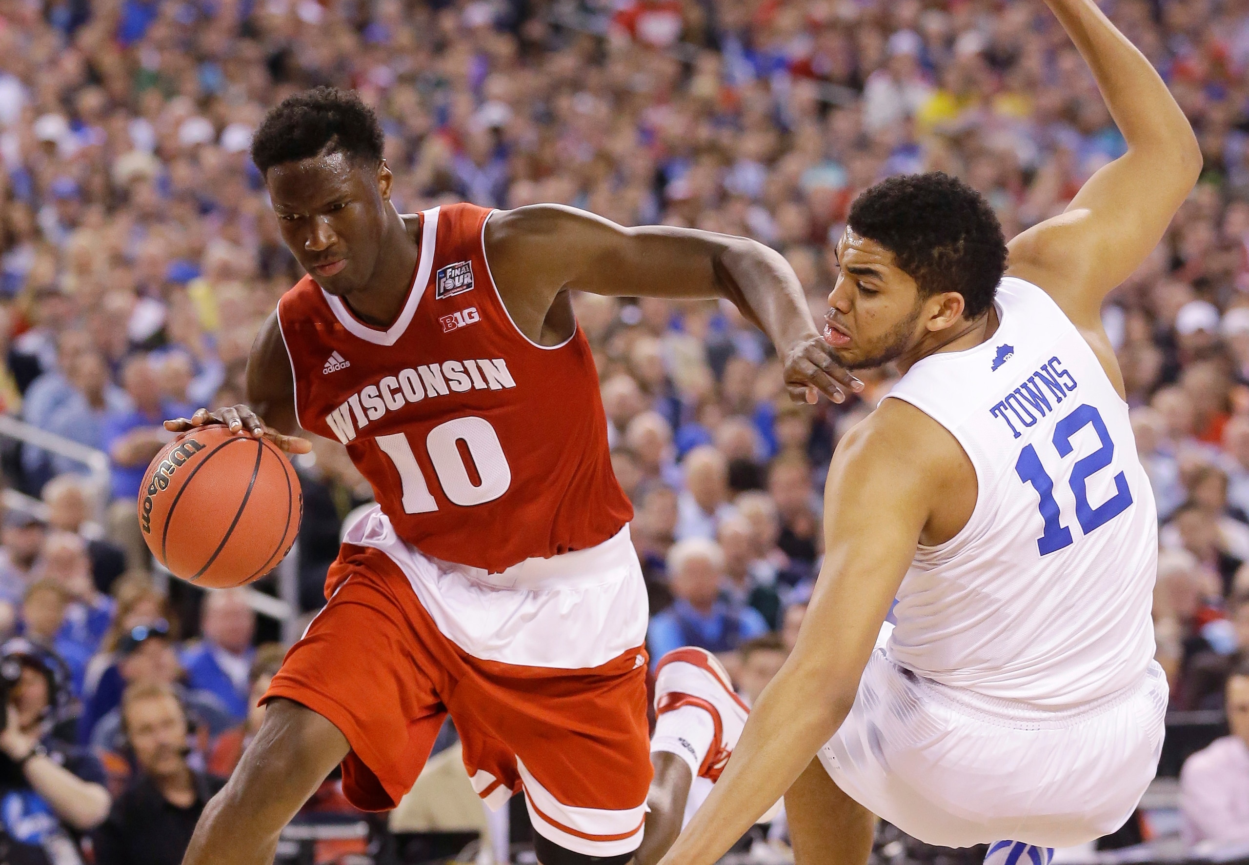 Wisconsin's Nigel Hayes and Kentucky's Karl-Anthony Towns
