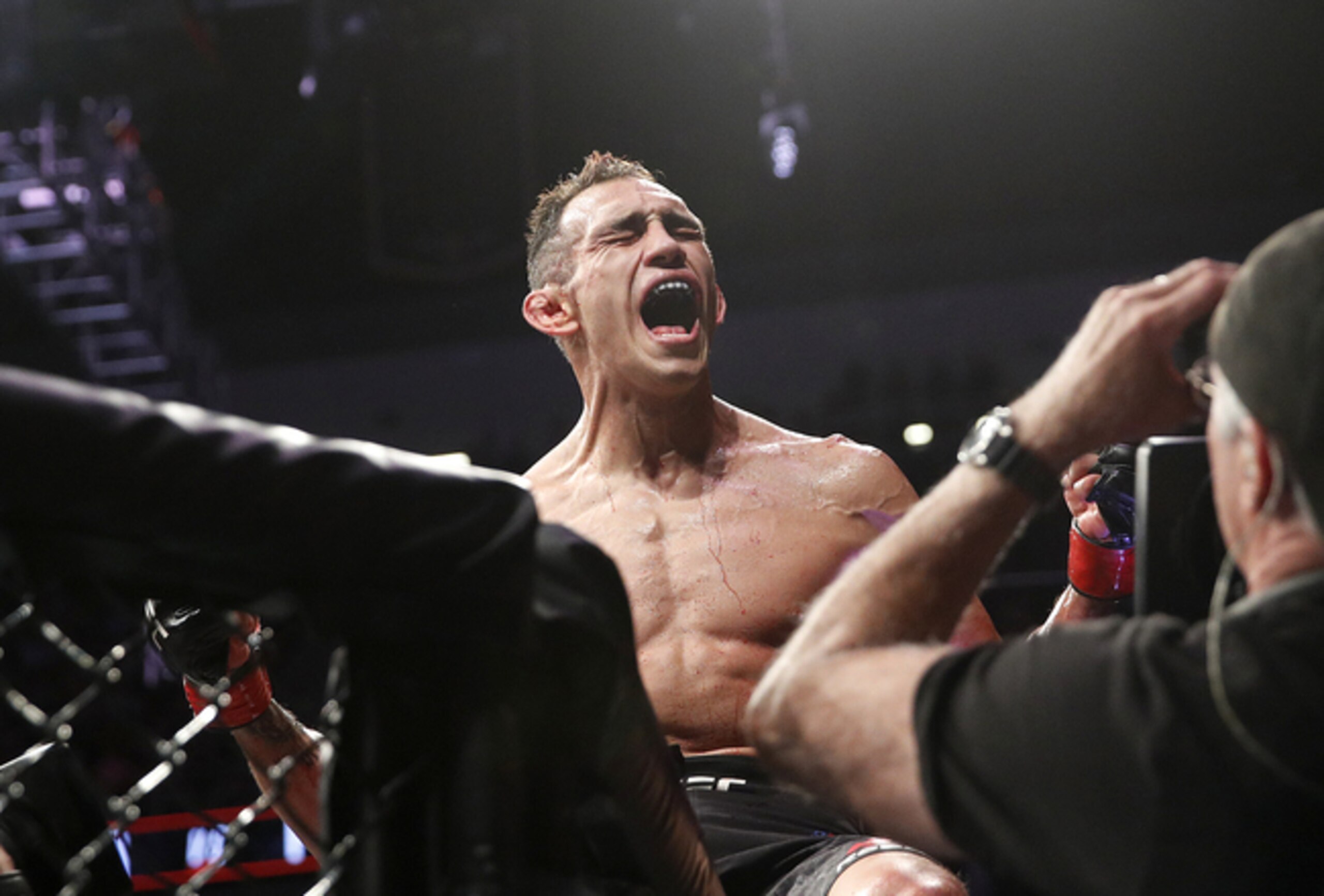 Tony Ferguson KOs Anthony Pettis Tony Ferguson KOs Anthony Pettis