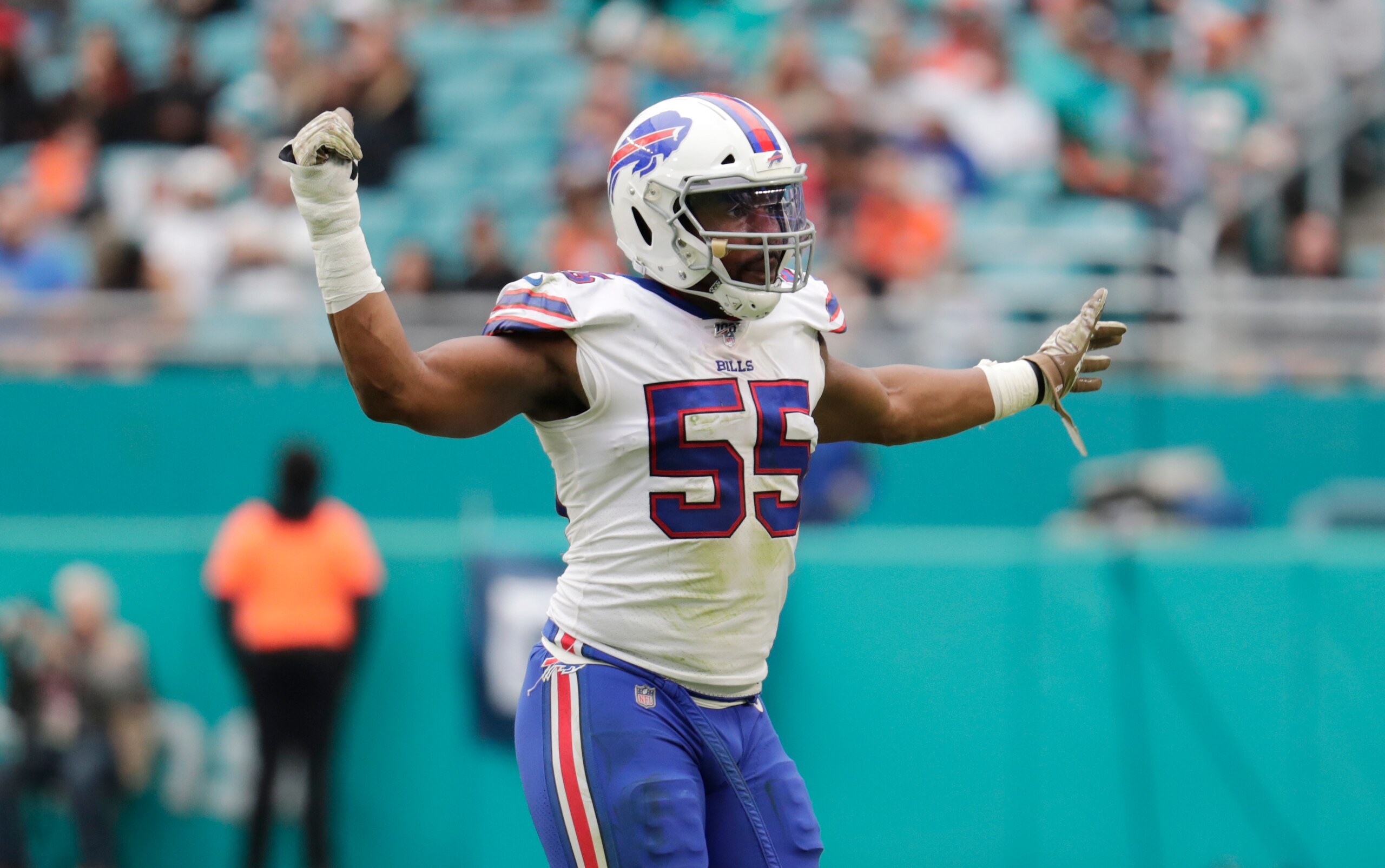 Bills edge Jerry Hughes