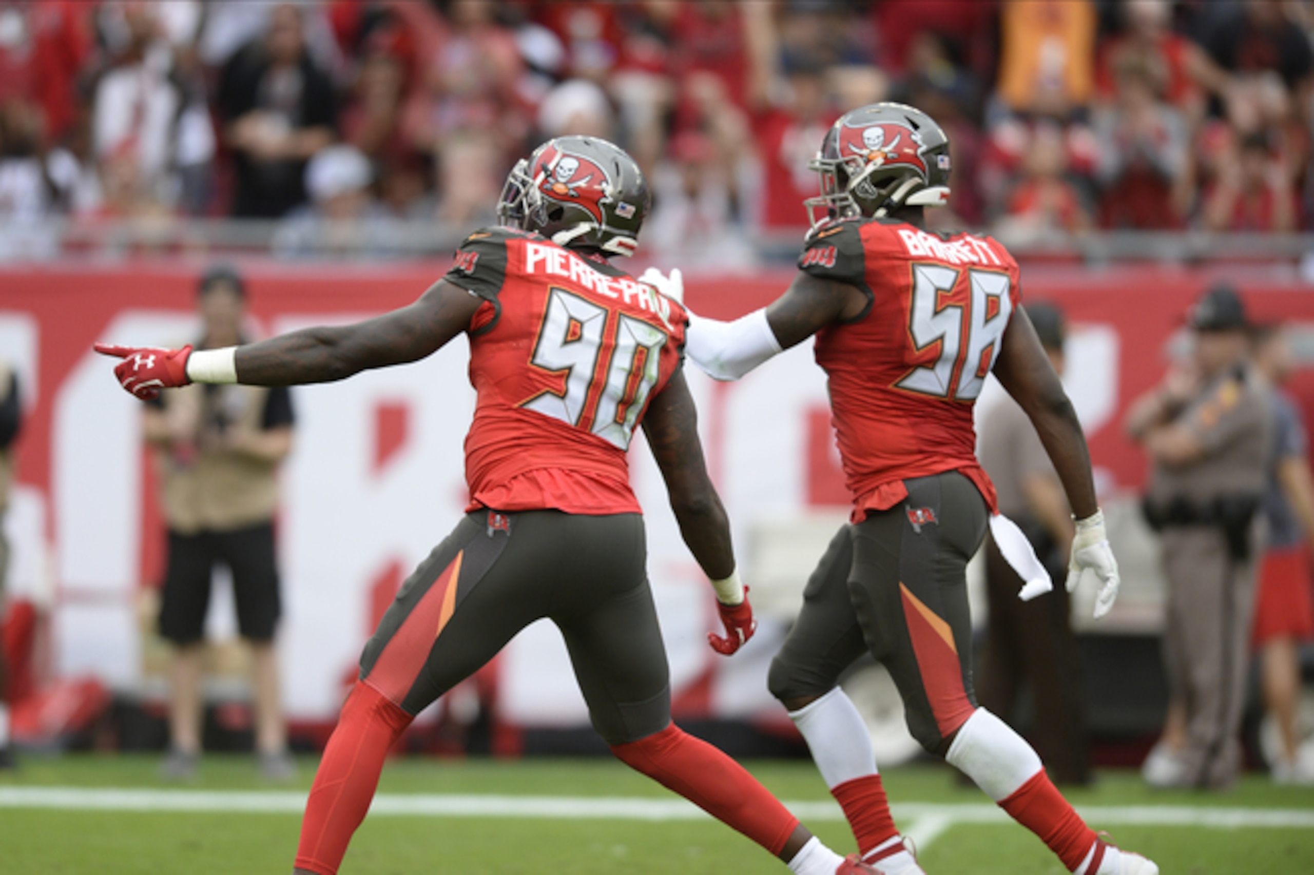 Tampa Bay Buccaneers edge-rushers Jason Pierre-Paul (left) and Shaquil Barrett (right)