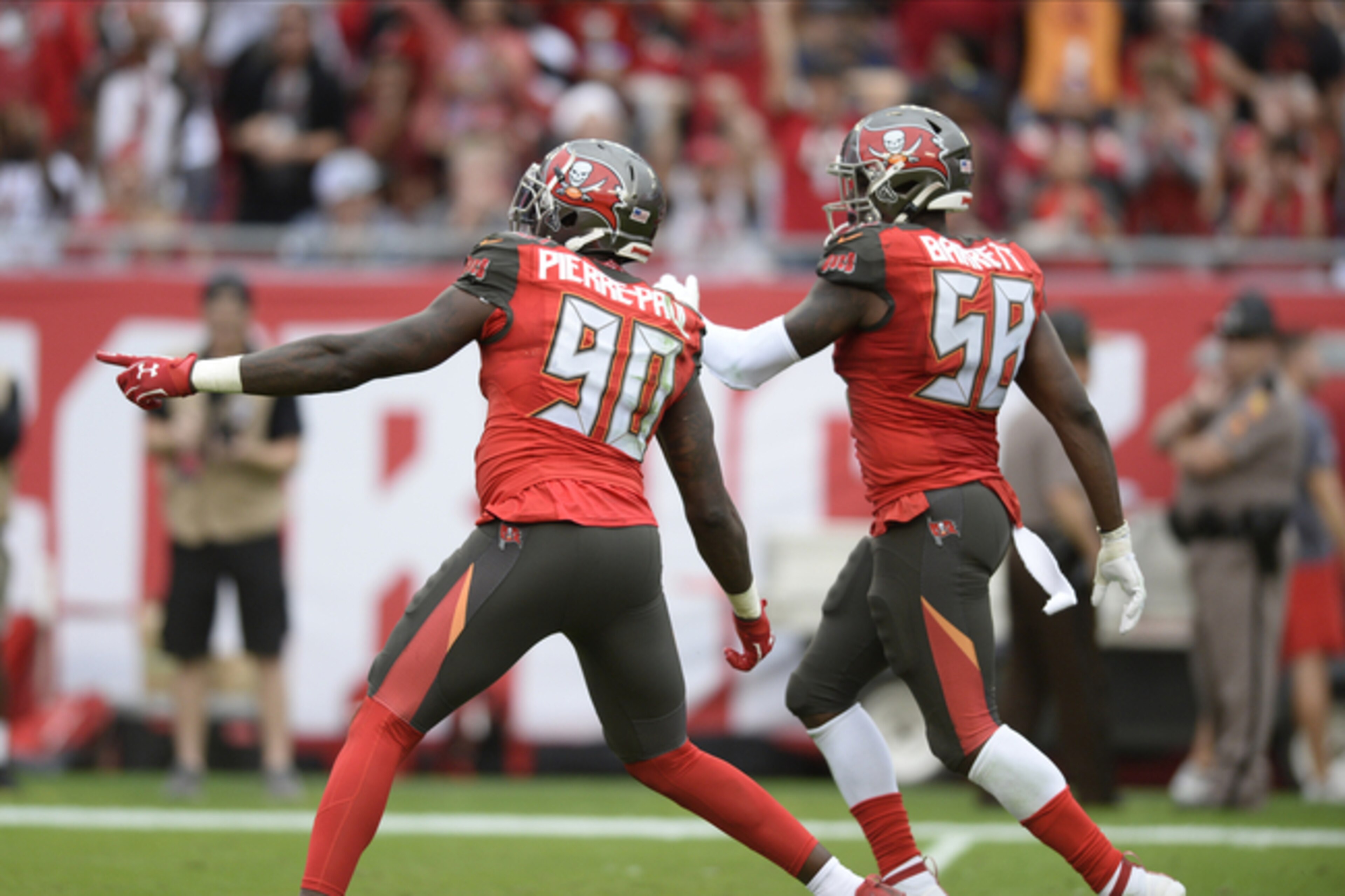 Tampa Bay Buccaneers edge-rushers Jason Pierre-Paul (left) and Shaquil Barrett (right)