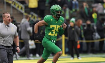 Former Oregon LB Troy Dye