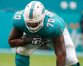 Dolphins OT Julie'n Davenport