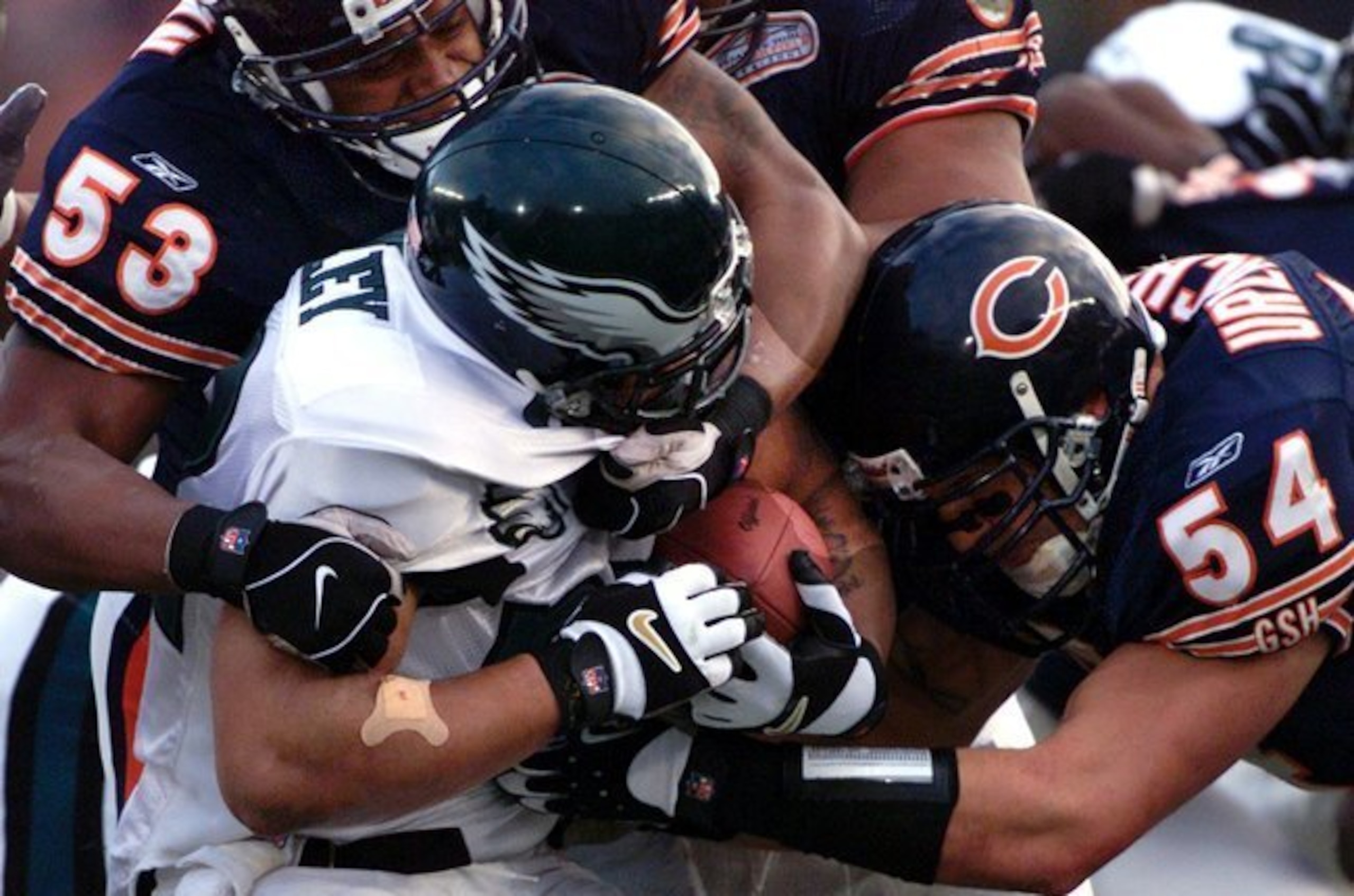 Brian Urlacher helped the Bears snap a six-year playoff drought in 2001.