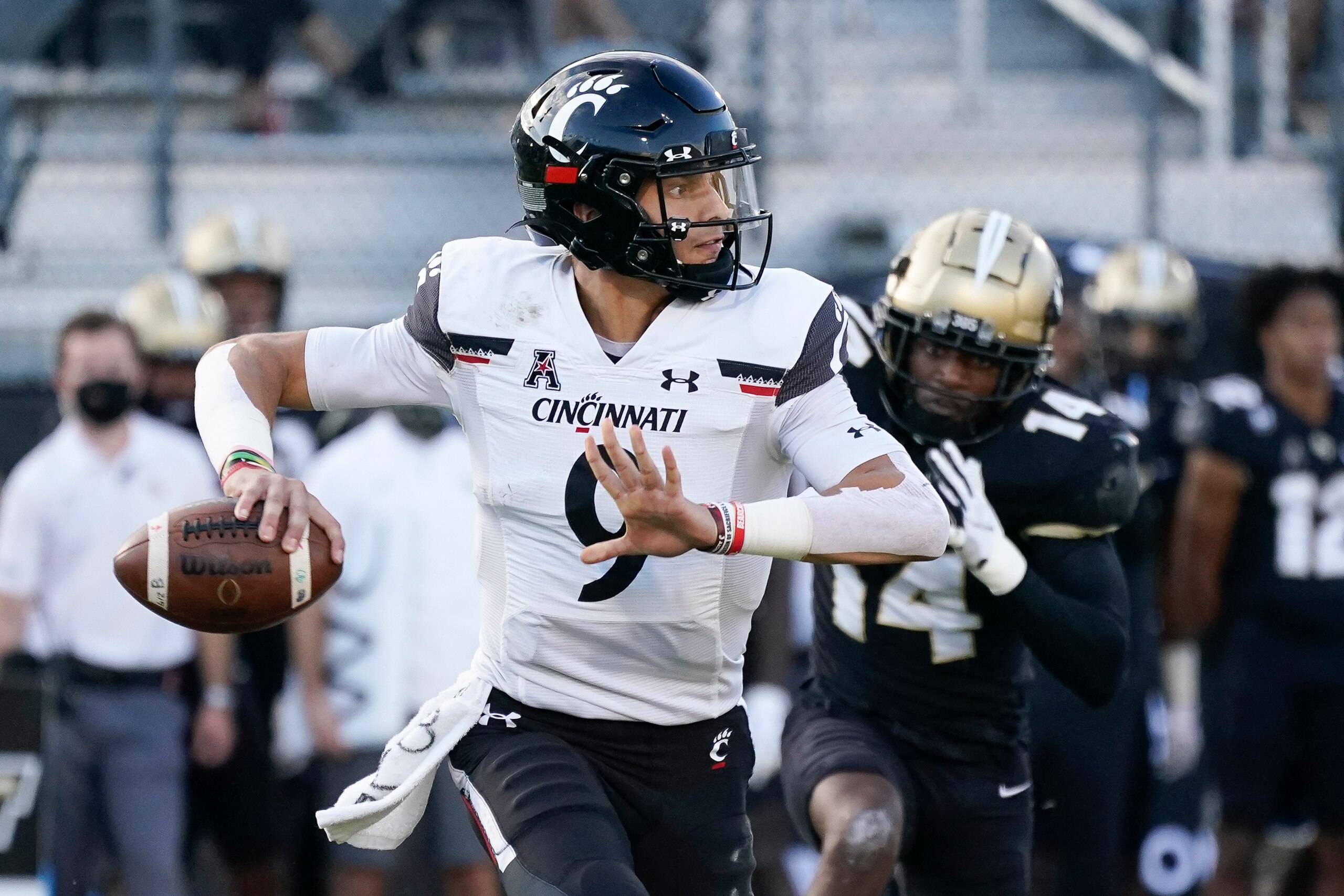 Cincinnati QB Desmond Ridder Cincinnati QB Desmond Ridder