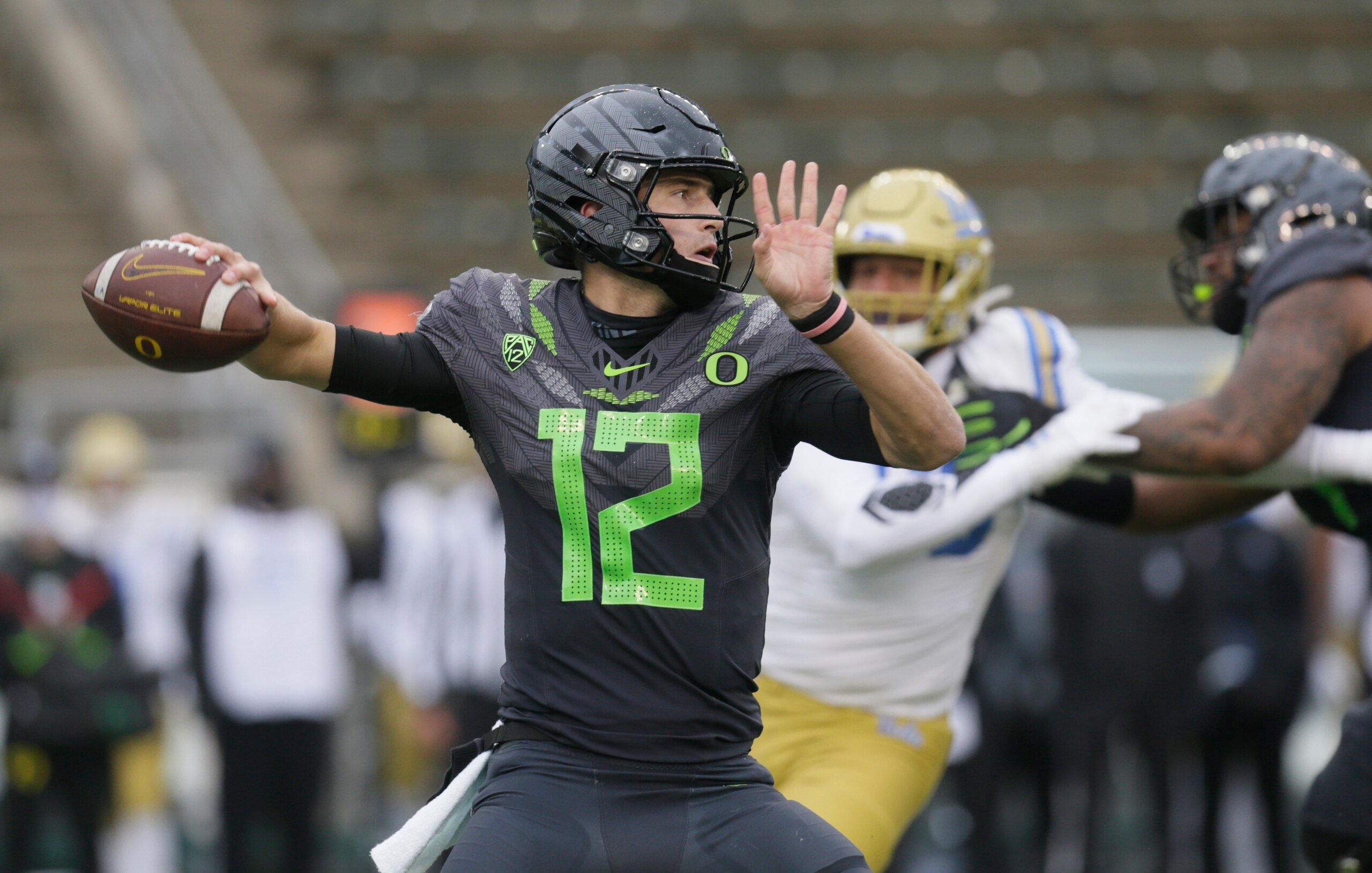 Oregon QB Tyler Shough