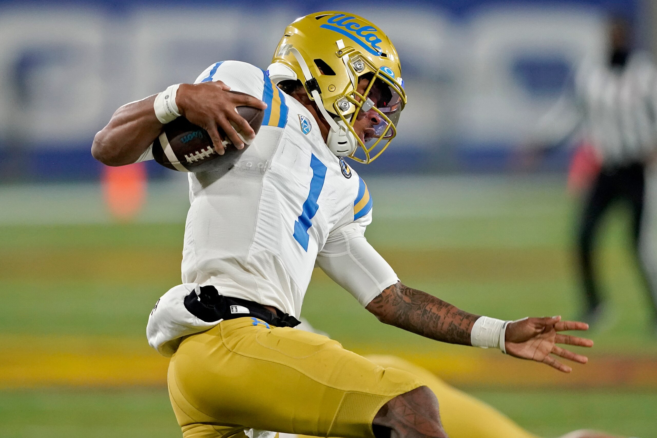 UCLA QB Dorian Thompson-Robinson UCLA QB Dorian Thompson-Robinson